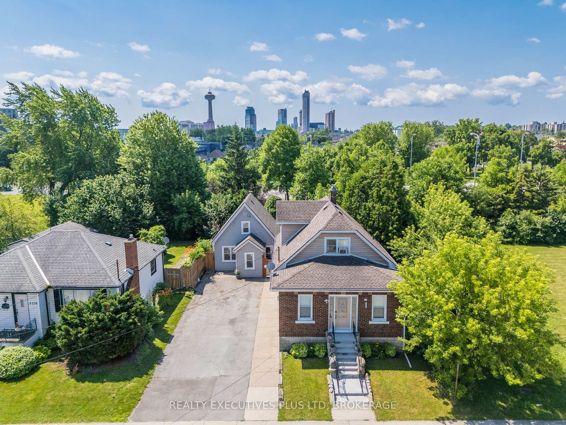 Photo 4 of 5352 Stamford Street, Niagara Falls, Cherrywood — HOMEH