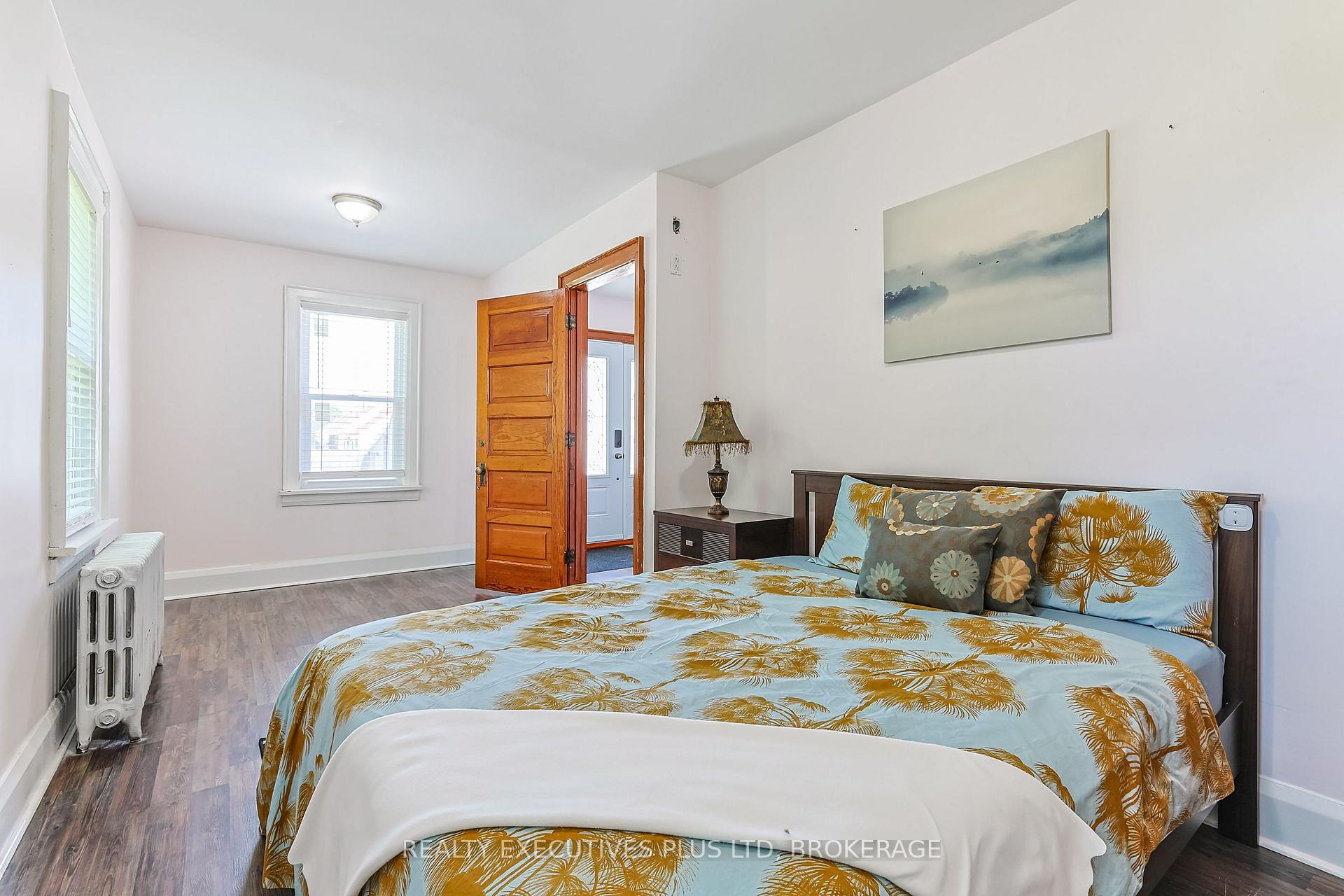 Photo 13 of 5352 Stamford Street, Niagara Falls, Cherrywood — HOMEH