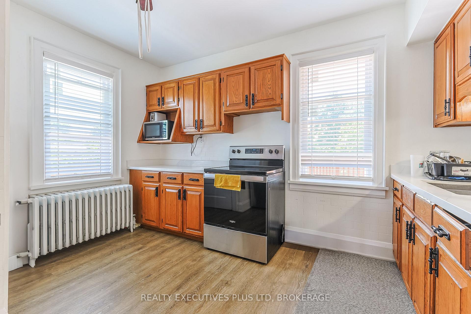 Photo 14 of 5352 Stamford Street, Niagara Falls, Cherrywood — HOMEH