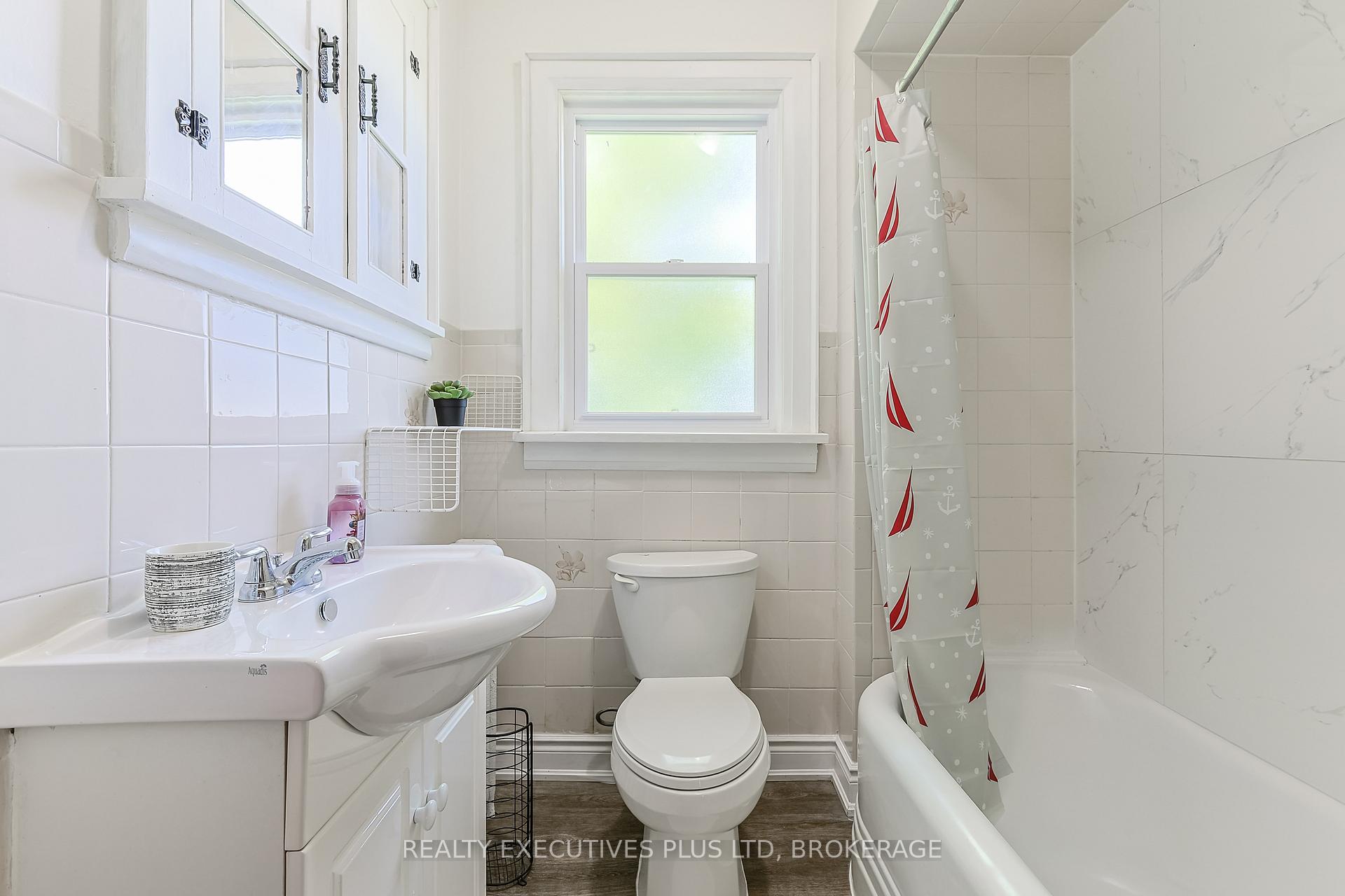 Photo 18 of 5352 Stamford Street, Niagara Falls, Cherrywood — HOMEH
