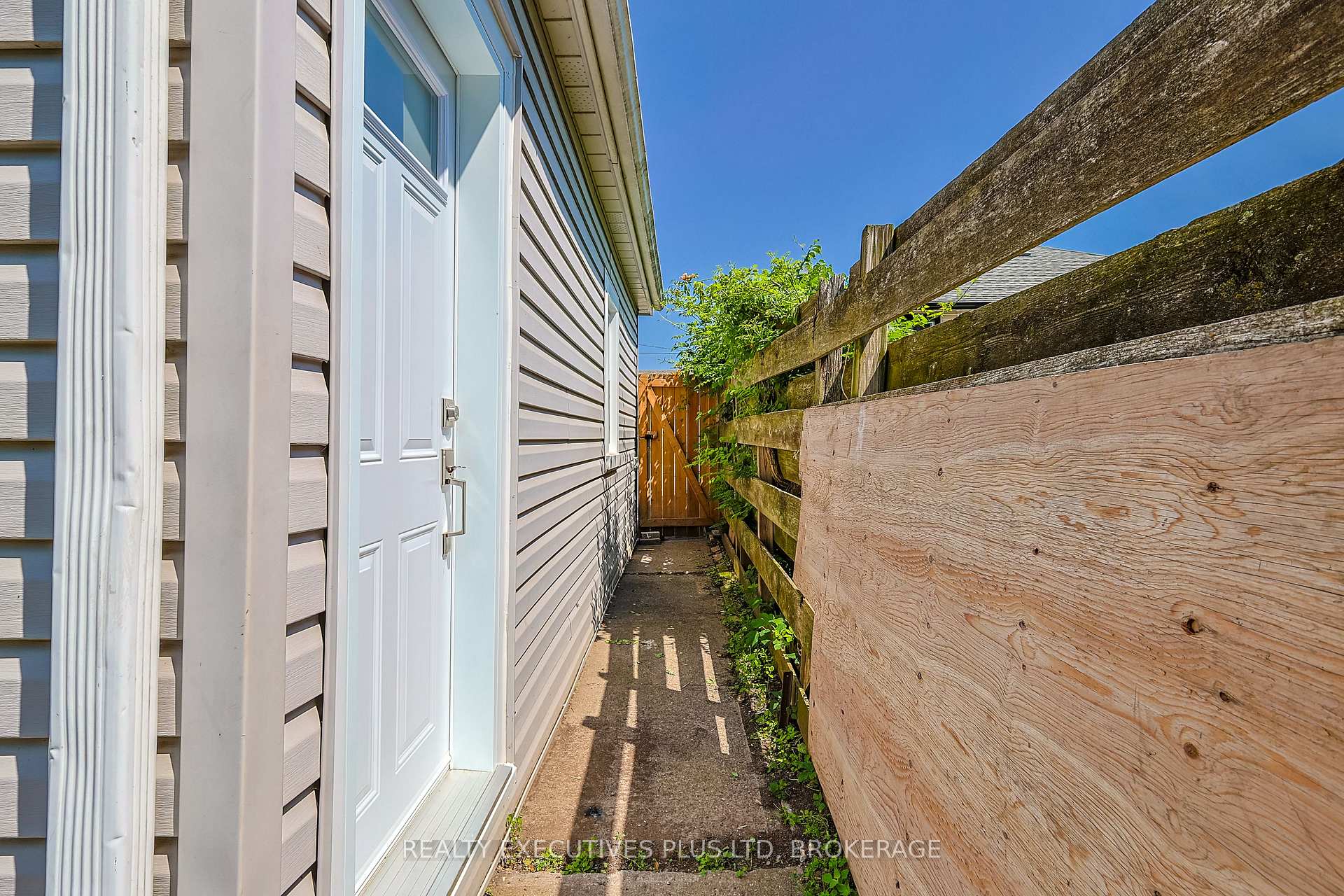 Photo 32 of 5352 Stamford Street, Niagara Falls, Cherrywood — HOMEH