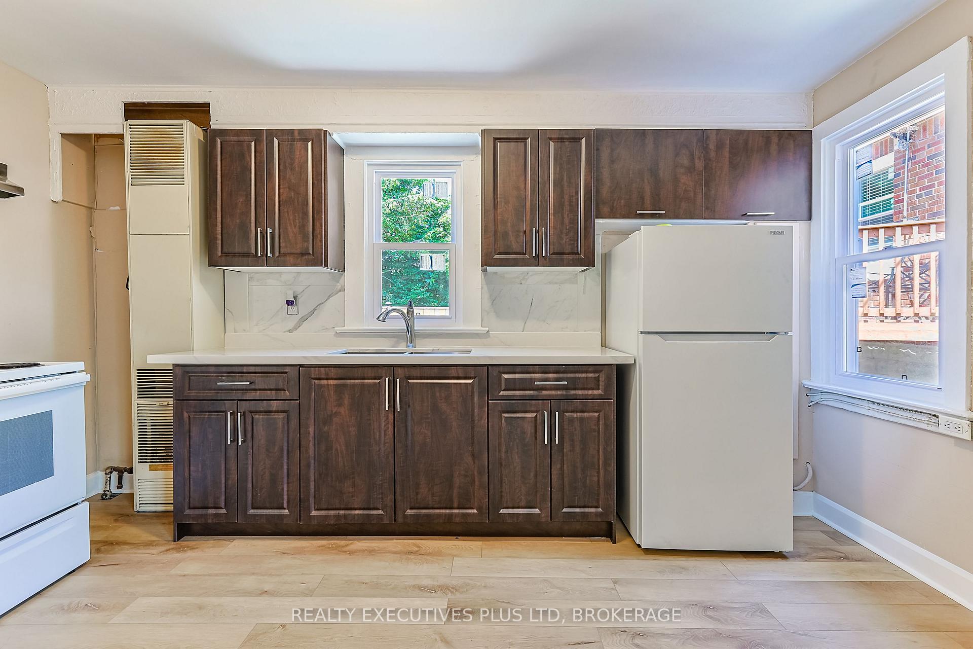Photo 33 of 5352 Stamford Street, Niagara Falls, Cherrywood — HOMEH