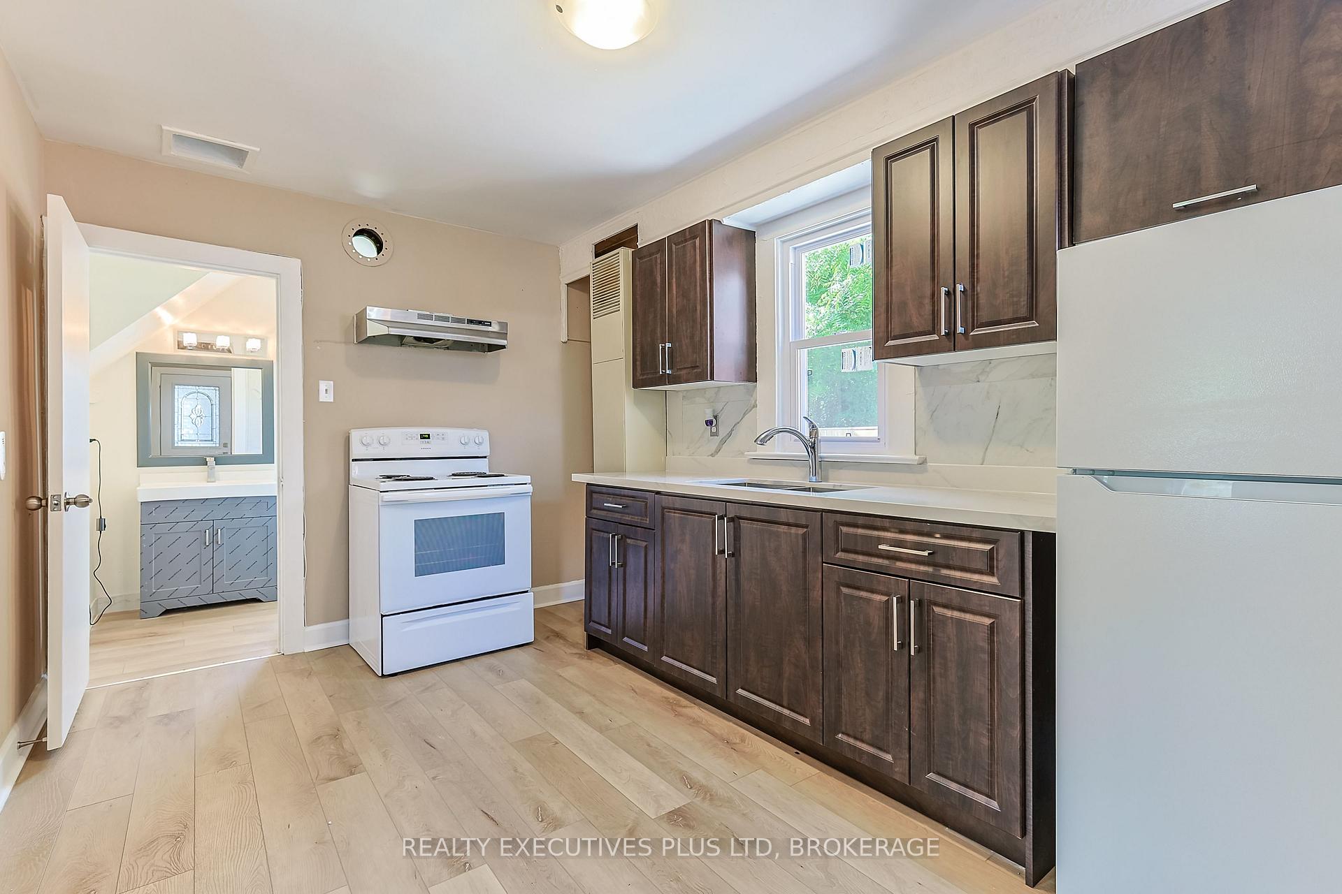 Photo 34 of 5352 Stamford Street, Niagara Falls, Cherrywood — HOMEH
