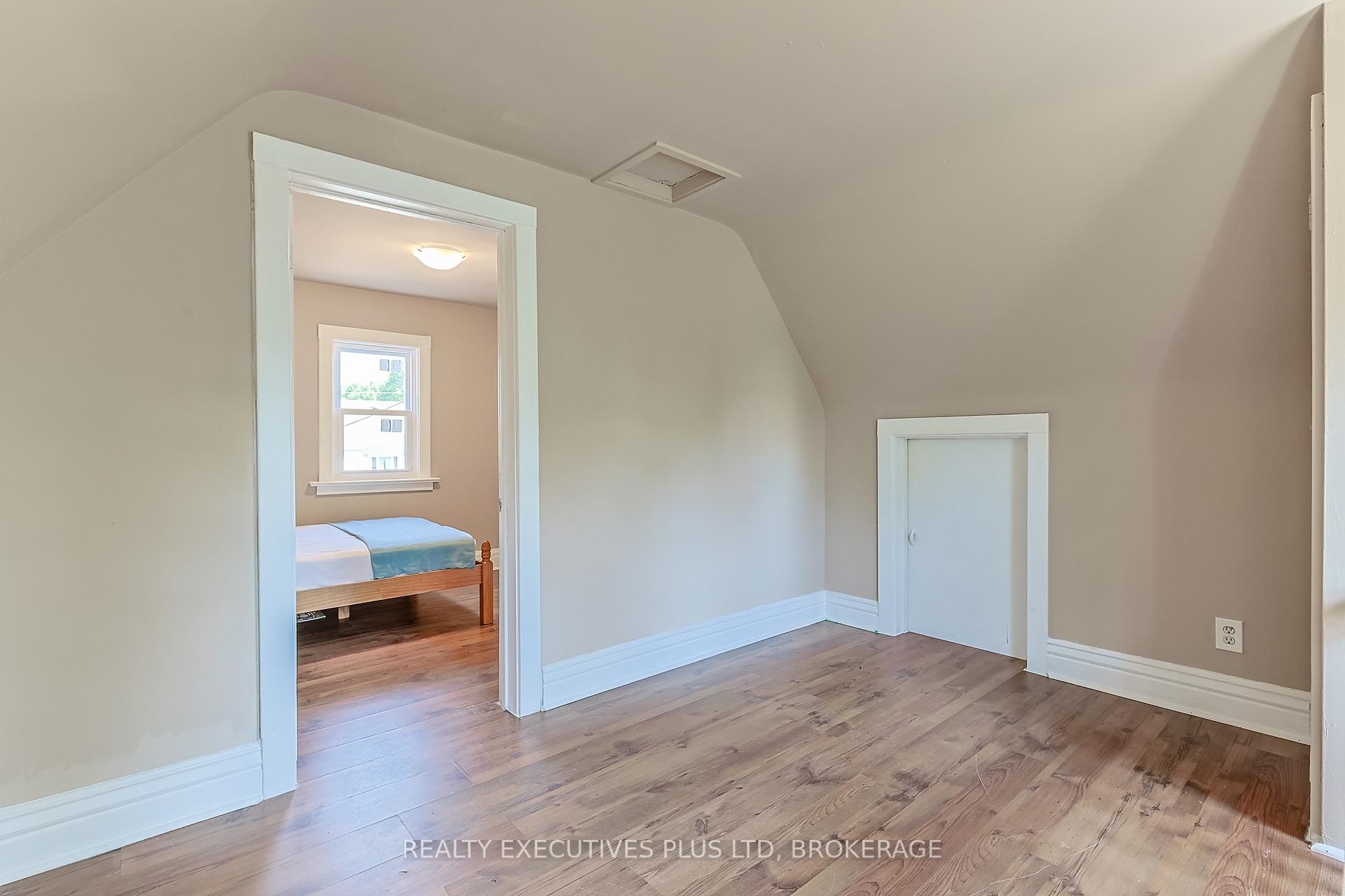 Photo 39 of 5352 Stamford Street, Niagara Falls, Cherrywood — HOMEH