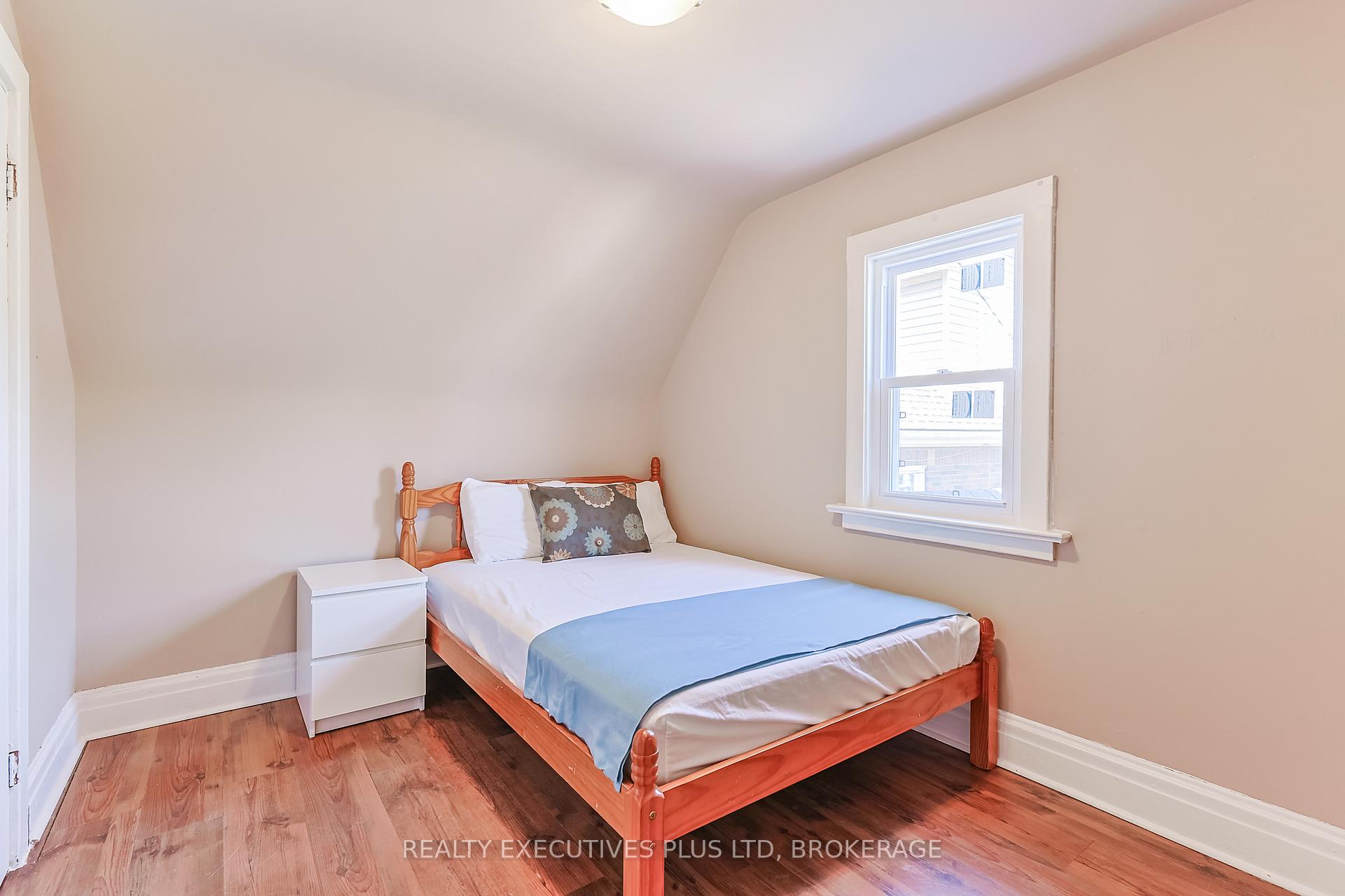 Photo 41 of 5352 Stamford Street, Niagara Falls, Cherrywood — HOMEH