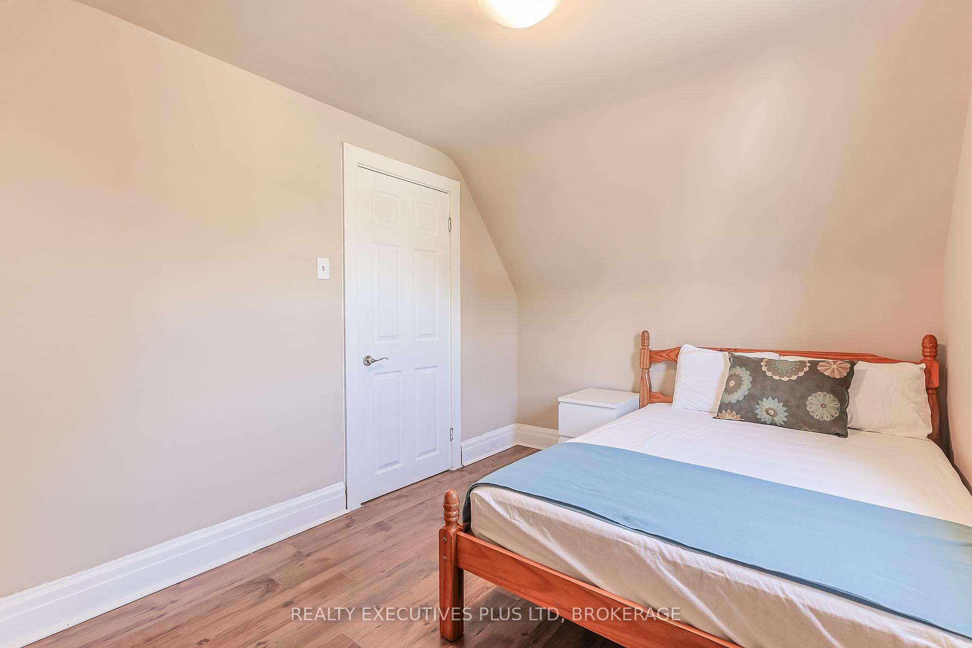 Photo 42 of 5352 Stamford Street, Niagara Falls, Cherrywood — HOMEH