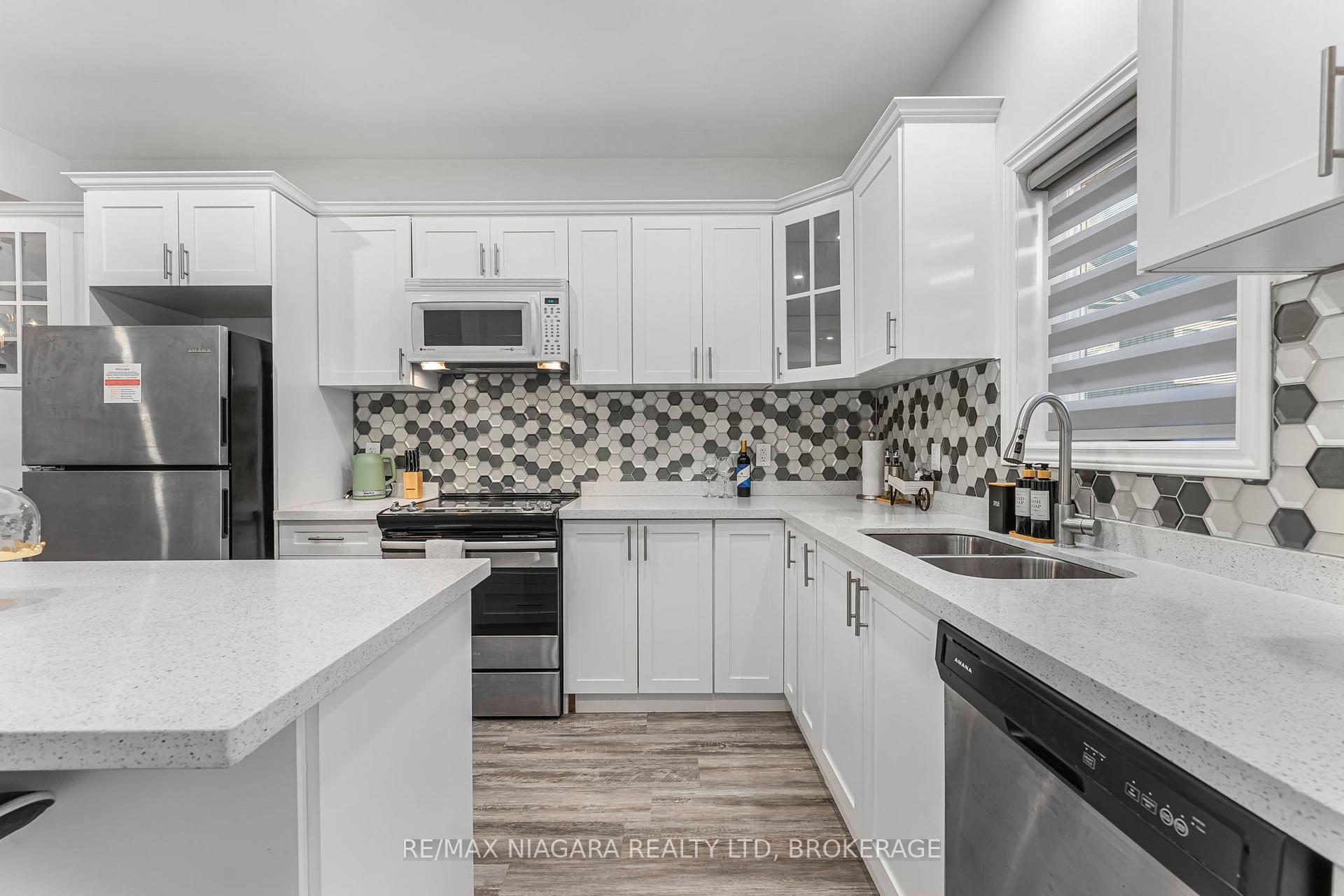 Photo 15 of Unit 2 UPPER, 8196 Mcleod Road, Niagara Falls, Brown — HOMEH