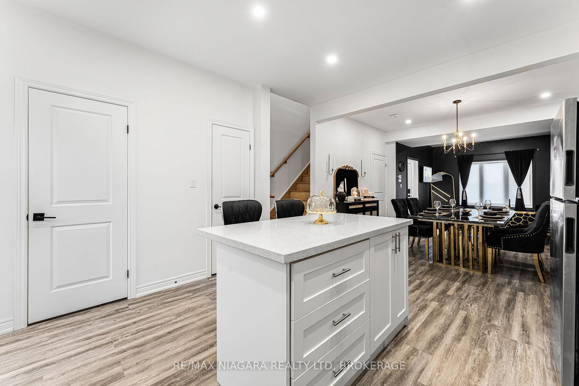 Photo 18 of Unit 2 UPPER, 8196 Mcleod Road, Niagara Falls, Brown — HOMEH