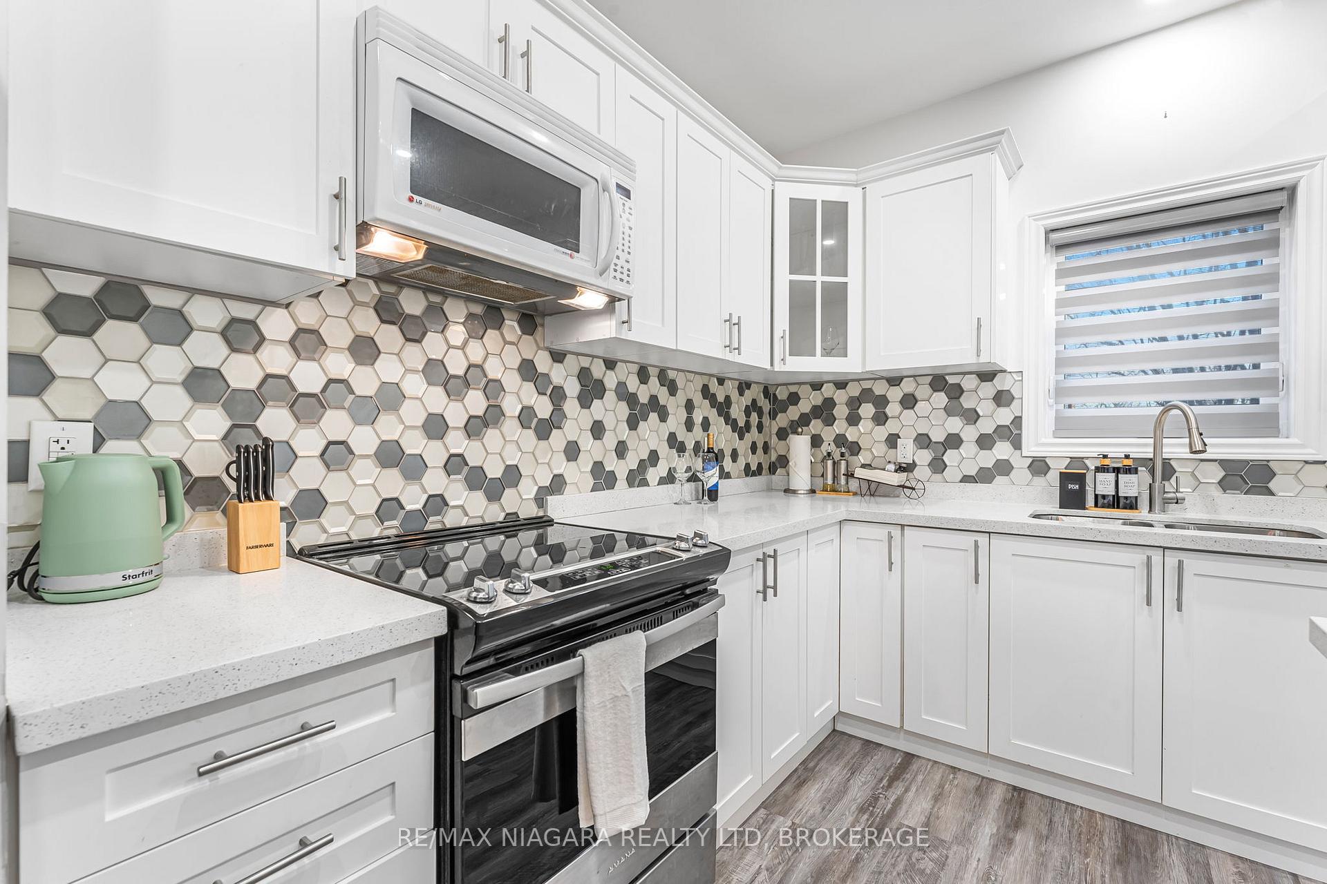 Photo 19 of Unit 2 UPPER, 8196 Mcleod Road, Niagara Falls, Brown — HOMEH