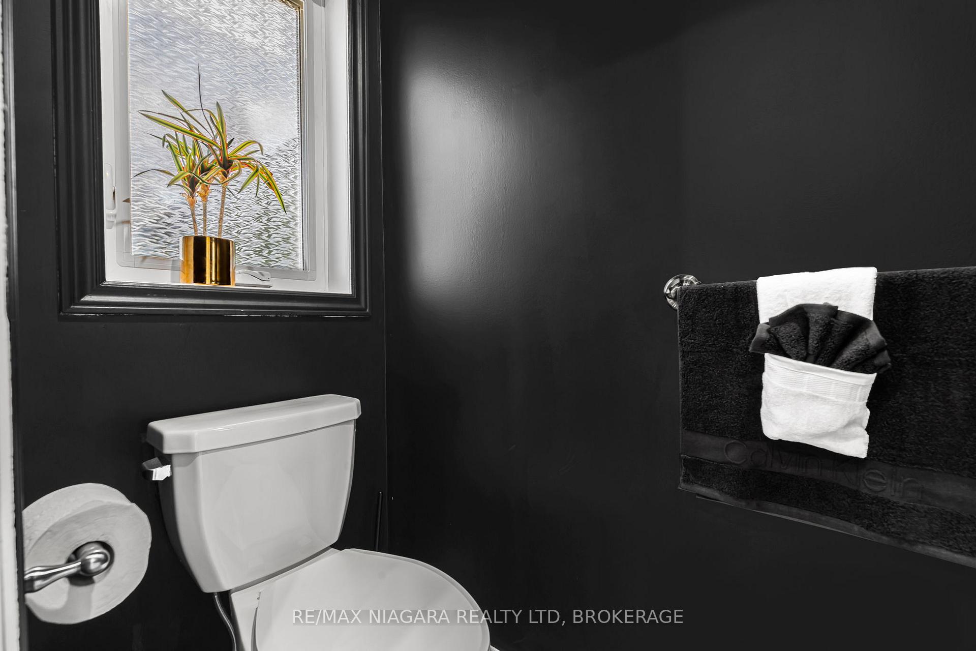 Photo 23 of Unit 2 UPPER, 8196 Mcleod Road, Niagara Falls, Brown — HOMEH
