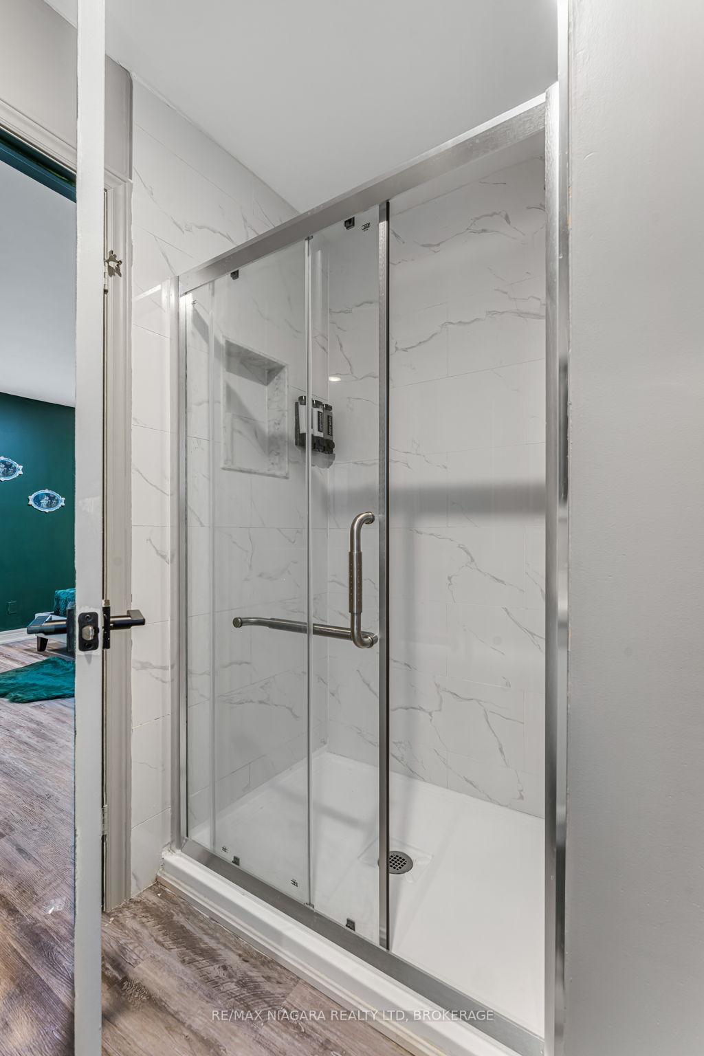 Photo 31 of Unit 2 UPPER, 8196 Mcleod Road, Niagara Falls, Brown — HOMEH