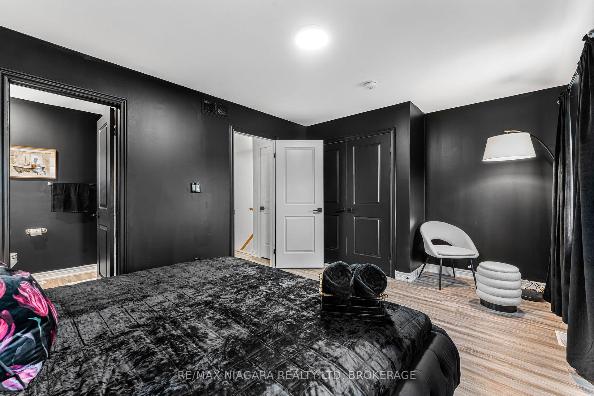 Photo 36 of Unit 2 UPPER, 8196 Mcleod Road, Niagara Falls, Brown — HOMEH