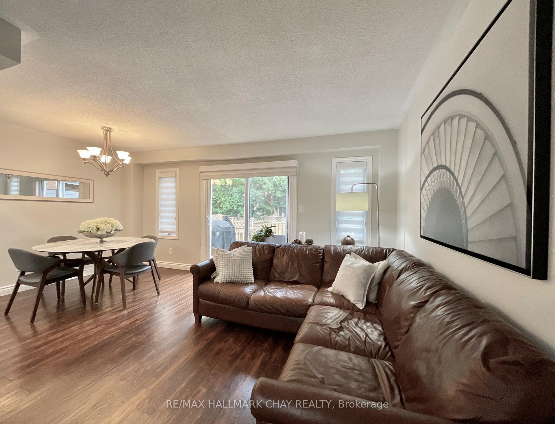Photo 4 of 92 Potter Crescent, New Tecumseth, Tottenham — HOMEH