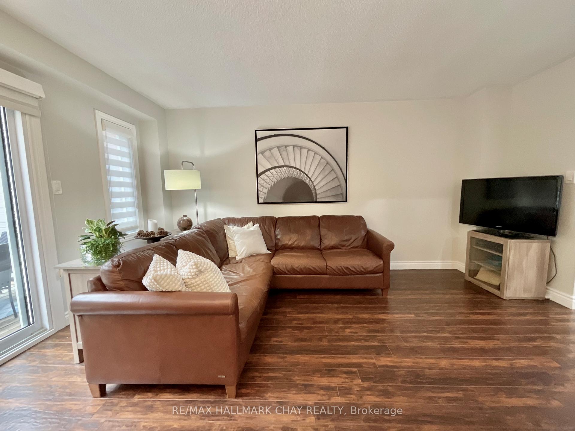 Photo 6 of 92 Potter Crescent, New Tecumseth, Tottenham — HOMEH