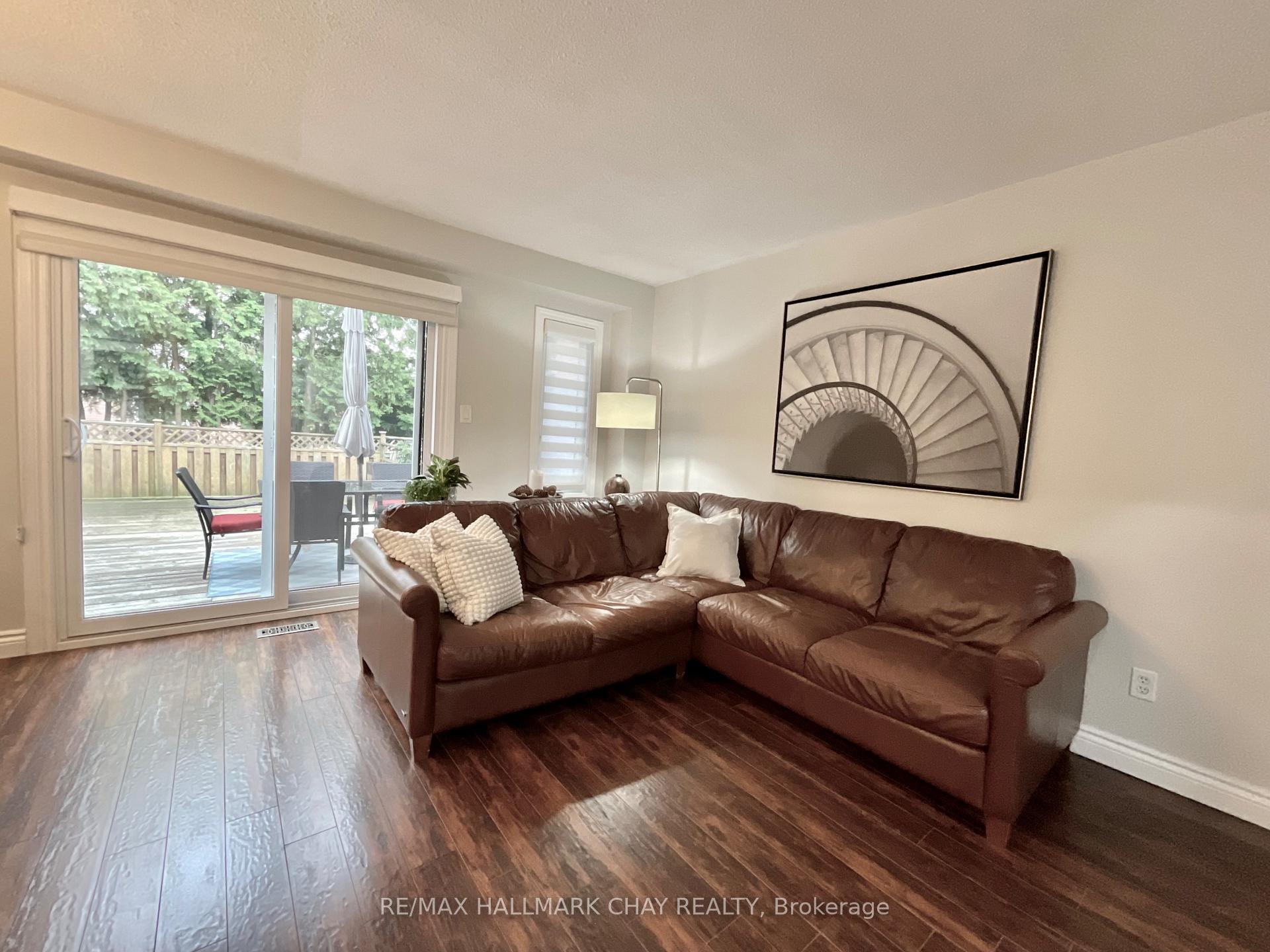Photo 7 of 92 Potter Crescent, New Tecumseth, Tottenham — HOMEH