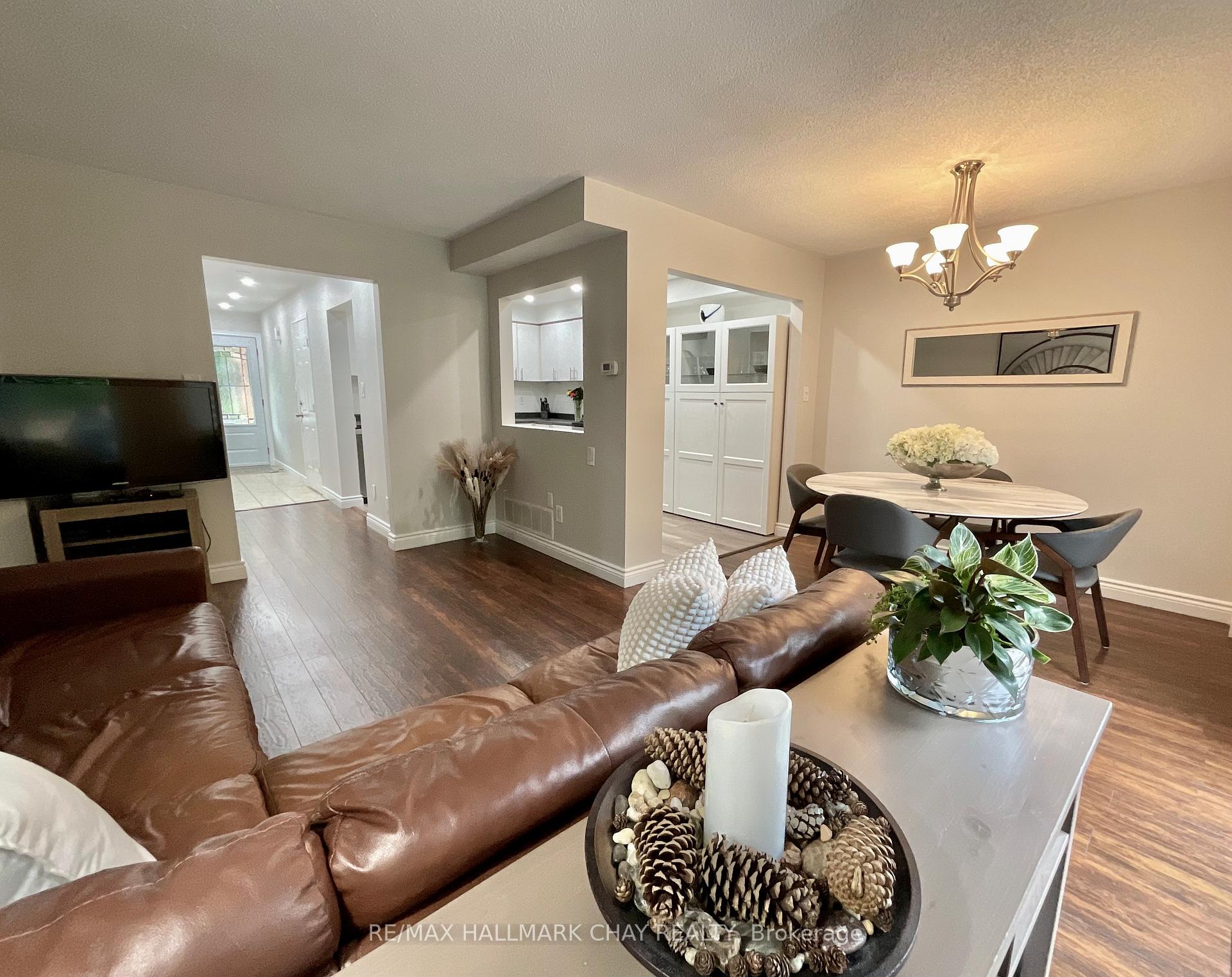 Photo 9 of 92 Potter Crescent, New Tecumseth, Tottenham — HOMEH