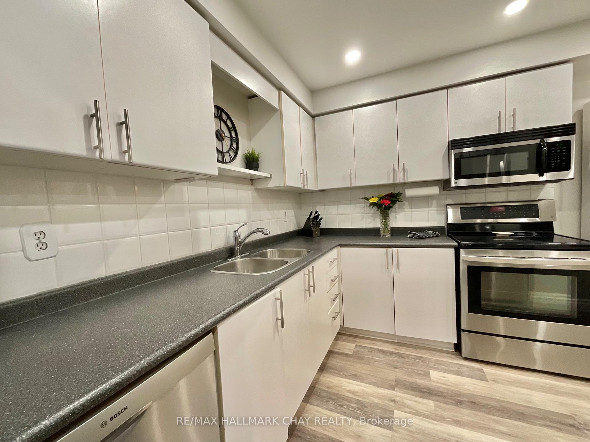 Photo 12 of 92 Potter Crescent, New Tecumseth, Tottenham — HOMEH