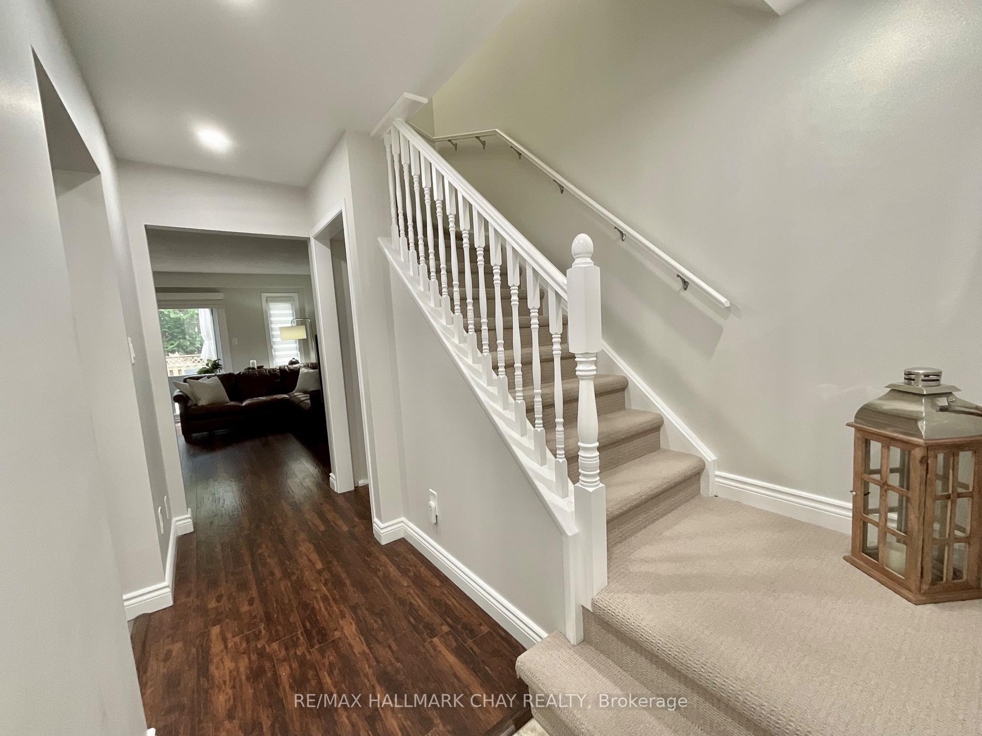 Photo 17 of 92 Potter Crescent, New Tecumseth, Tottenham — HOMEH