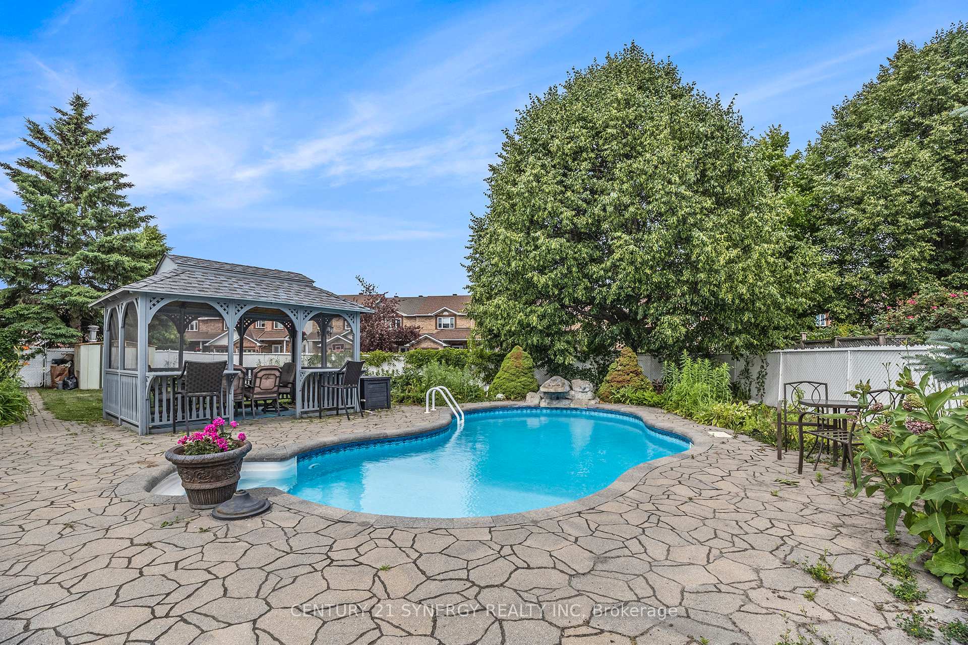 Photo 18 of 1601 Cedar Mills Road, Ottawa, Chateauneuf — HOMEH