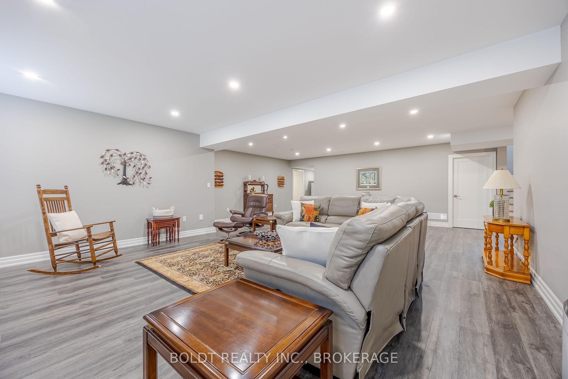 Photo 23 of 22 Joyce Crescent, Pelham, Fonthill — HOMEH