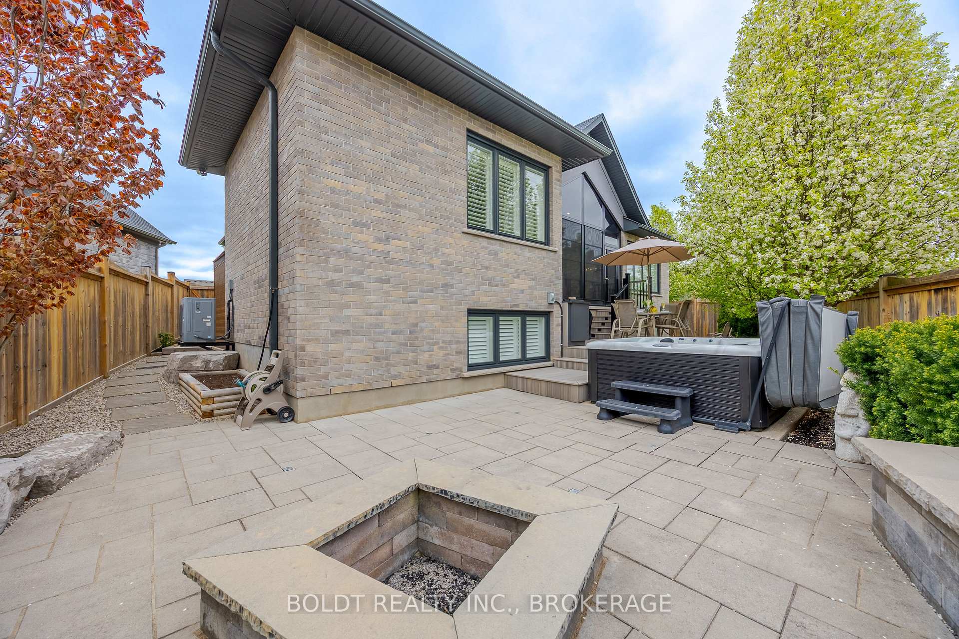 Photo 35 of 22 Joyce Crescent, Pelham, Fonthill — HOMEH