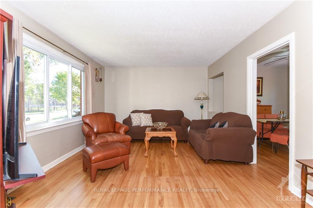 Photo 4 of 840 Cummings Avenue, Ottawa, Castle Heights/Rideau High — HOMEH