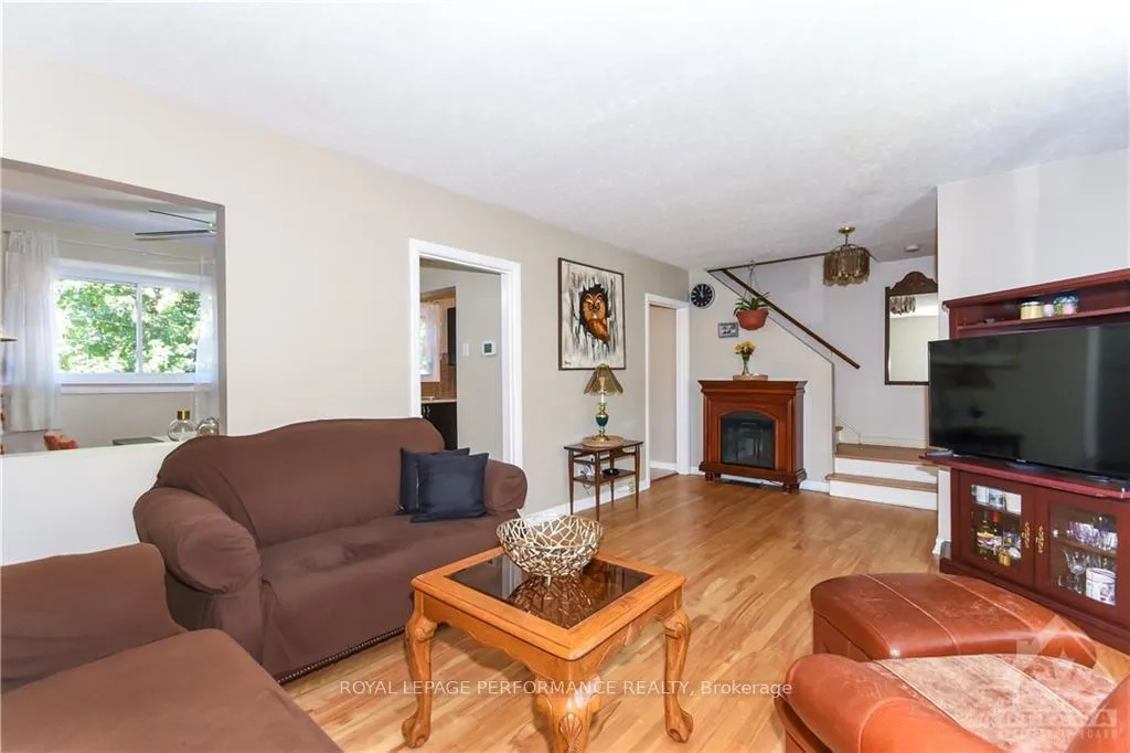 Photo 11 of 840 Cummings Avenue, Ottawa, Castle Heights/Rideau High — HOMEH