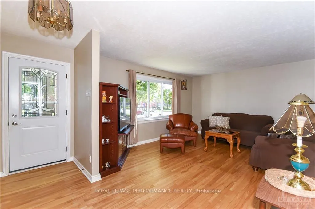 Photo 12 of 840 Cummings Avenue, Ottawa, Castle Heights/Rideau High — HOMEH