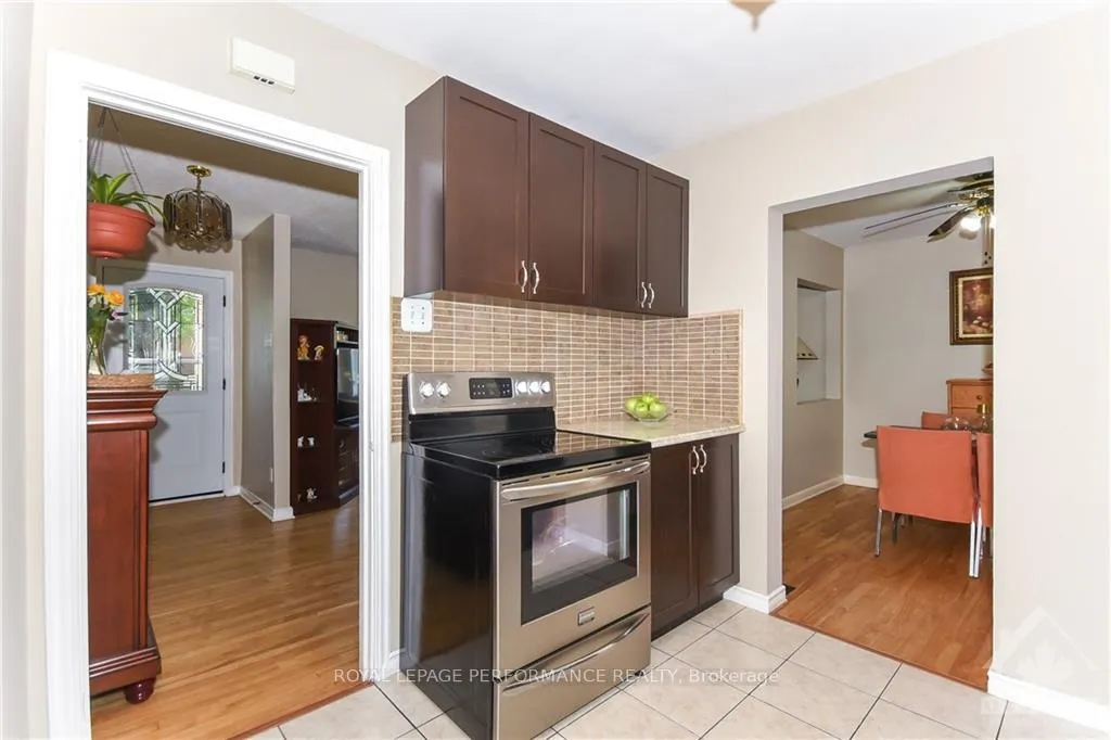 Photo 15 of 840 Cummings Avenue, Ottawa, Castle Heights/Rideau High — HOMEH