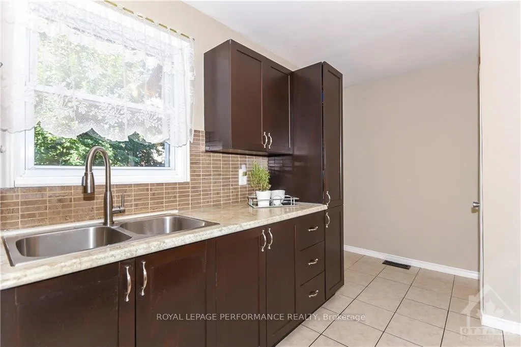 Photo 16 of 840 Cummings Avenue, Ottawa, Castle Heights/Rideau High — HOMEH