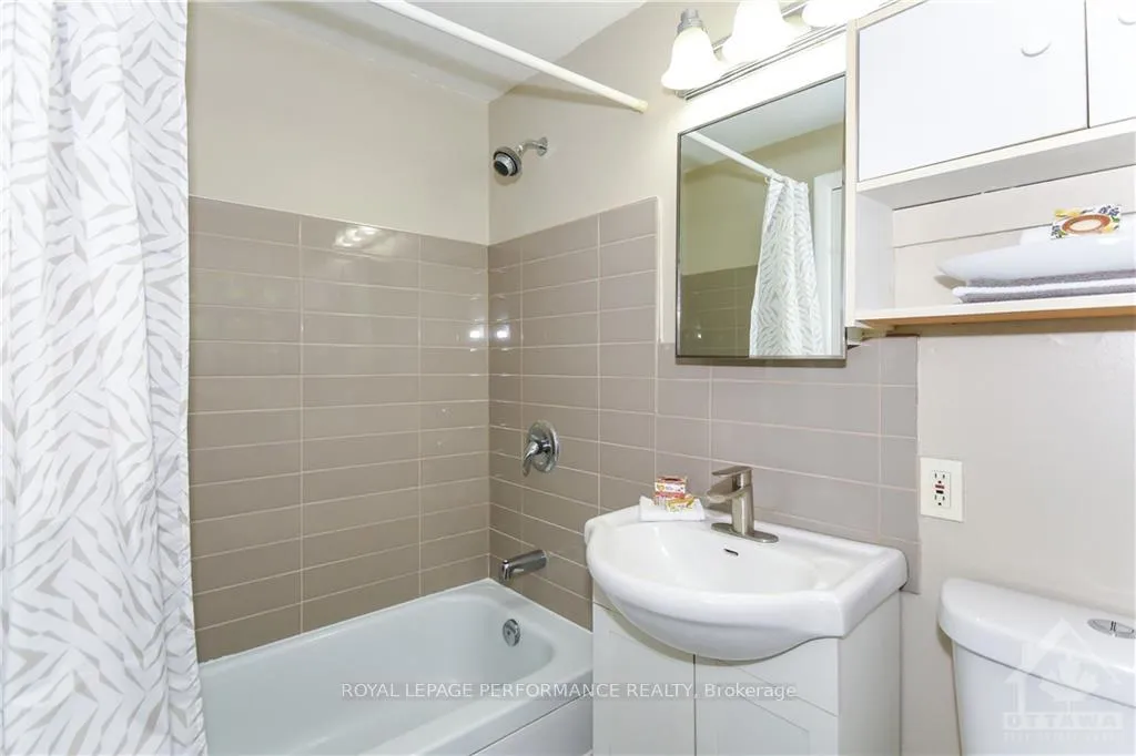 Photo 23 of 840 Cummings Avenue, Ottawa, Castle Heights/Rideau High — HOMEH