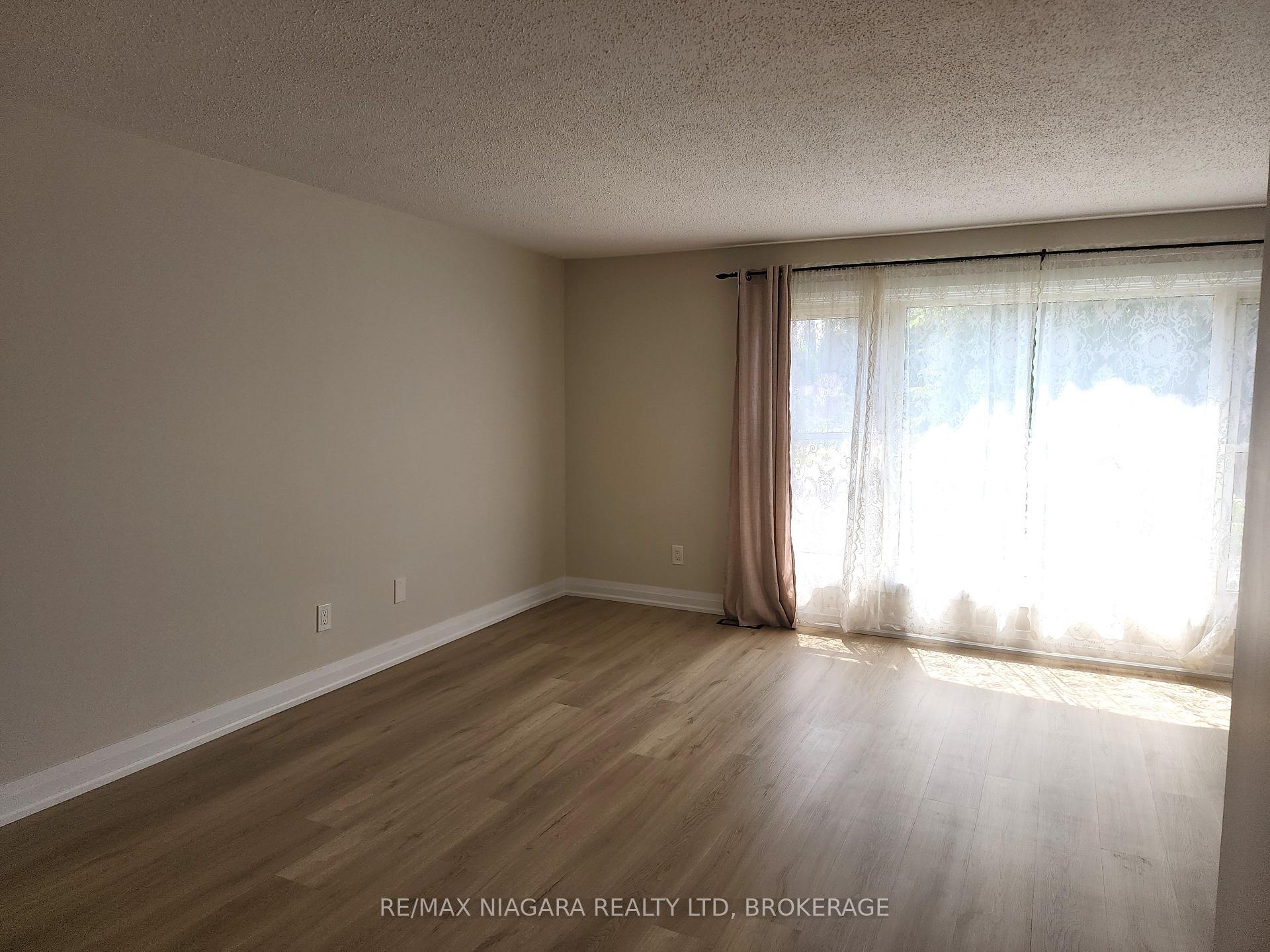 Photo 4 of 6781 Dawson Street, Niagara Falls, Morrison — HOMEH