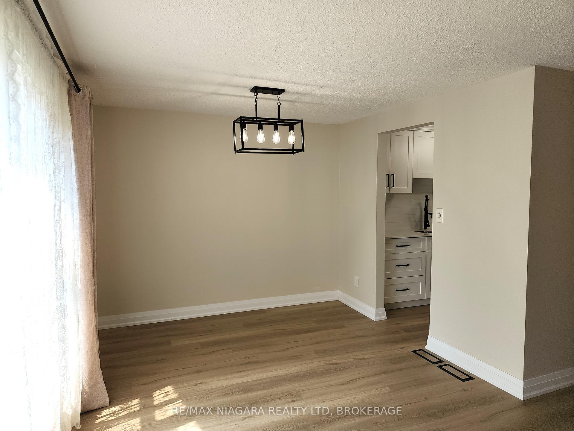 Photo 5 of 6781 Dawson Street, Niagara Falls, Morrison — HOMEH
