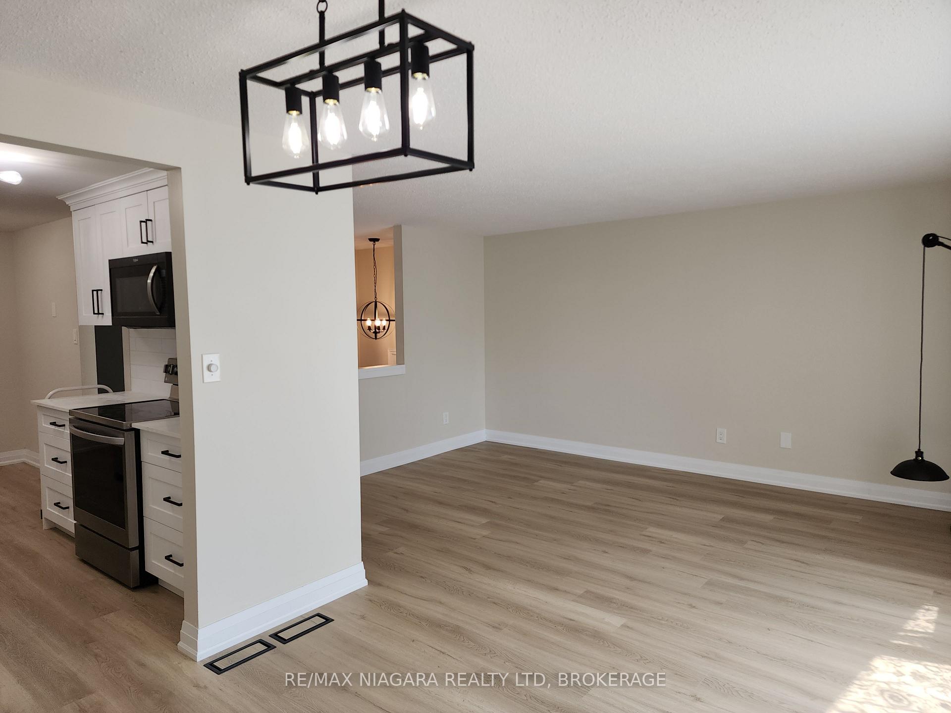 Photo 6 of 6781 Dawson Street, Niagara Falls, Morrison — HOMEH