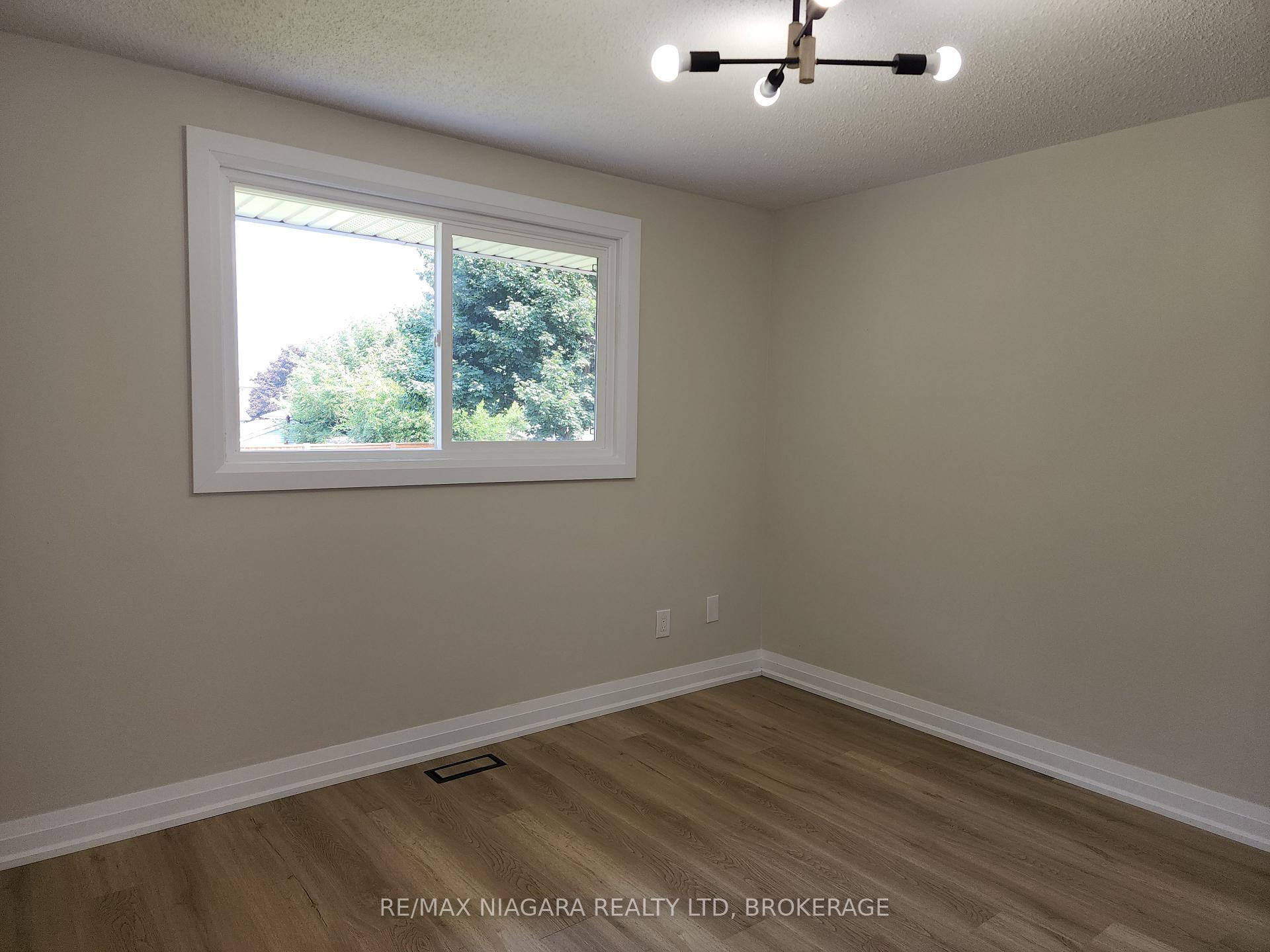 Photo 12 of 6781 Dawson Street, Niagara Falls, Morrison — HOMEH
