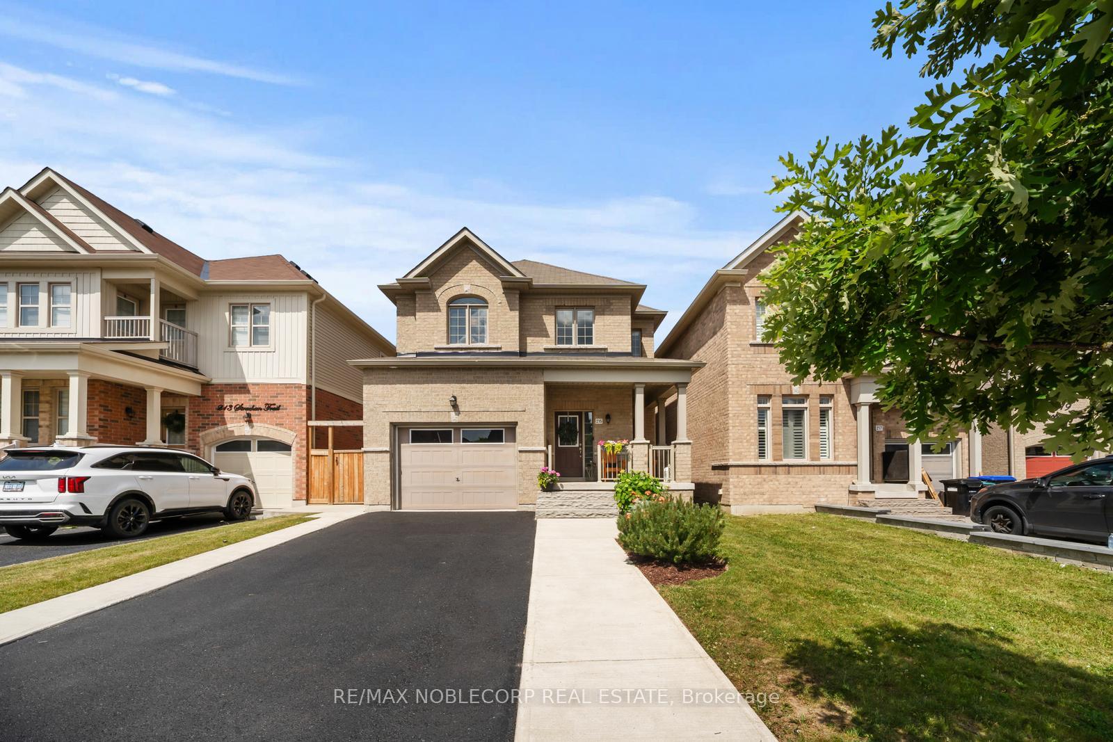 Photo 3 of 215 Strachan Trail, New Tecumseth, Beeton — HOMEH