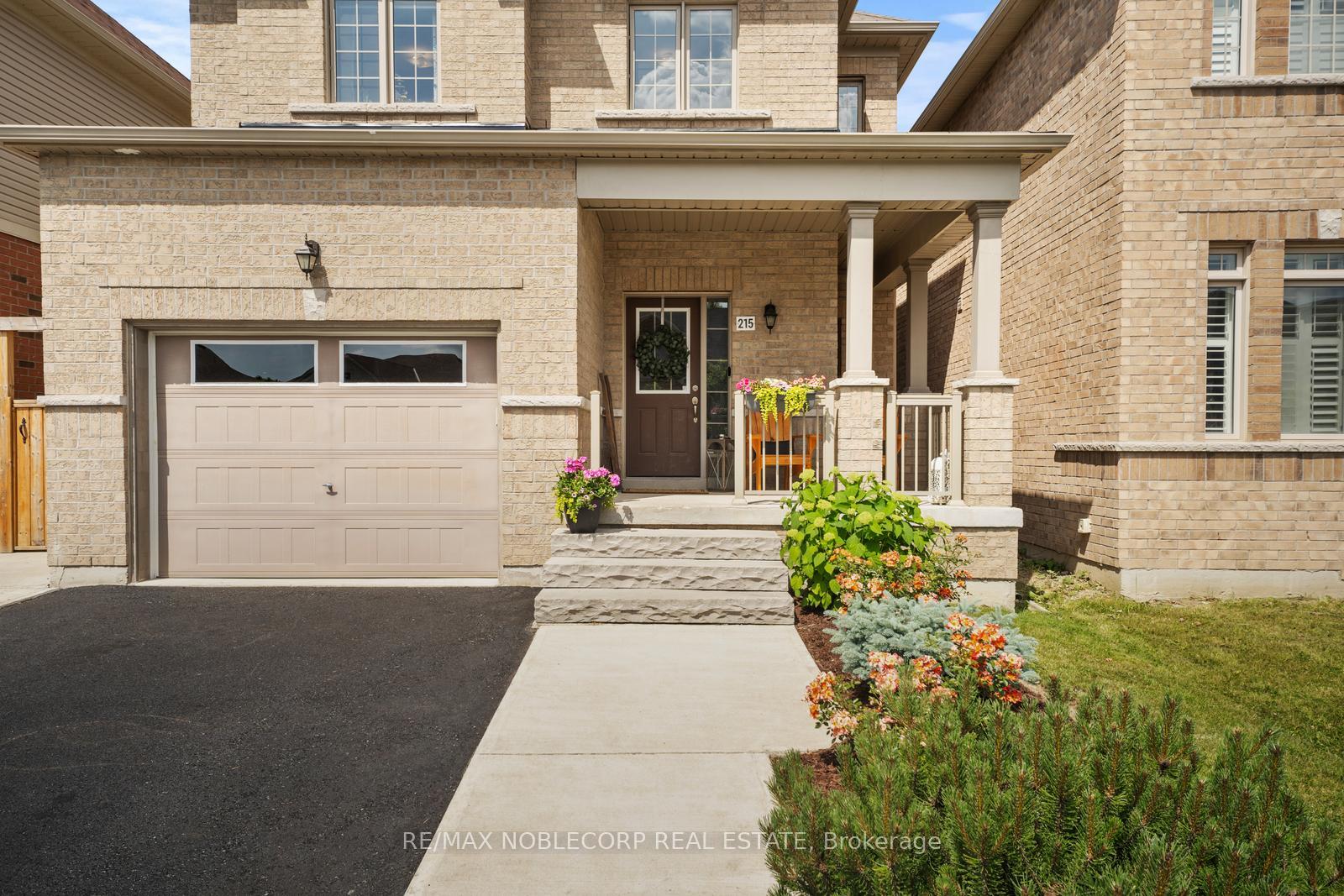 Photo 4 of 215 Strachan Trail, New Tecumseth, Beeton — HOMEH