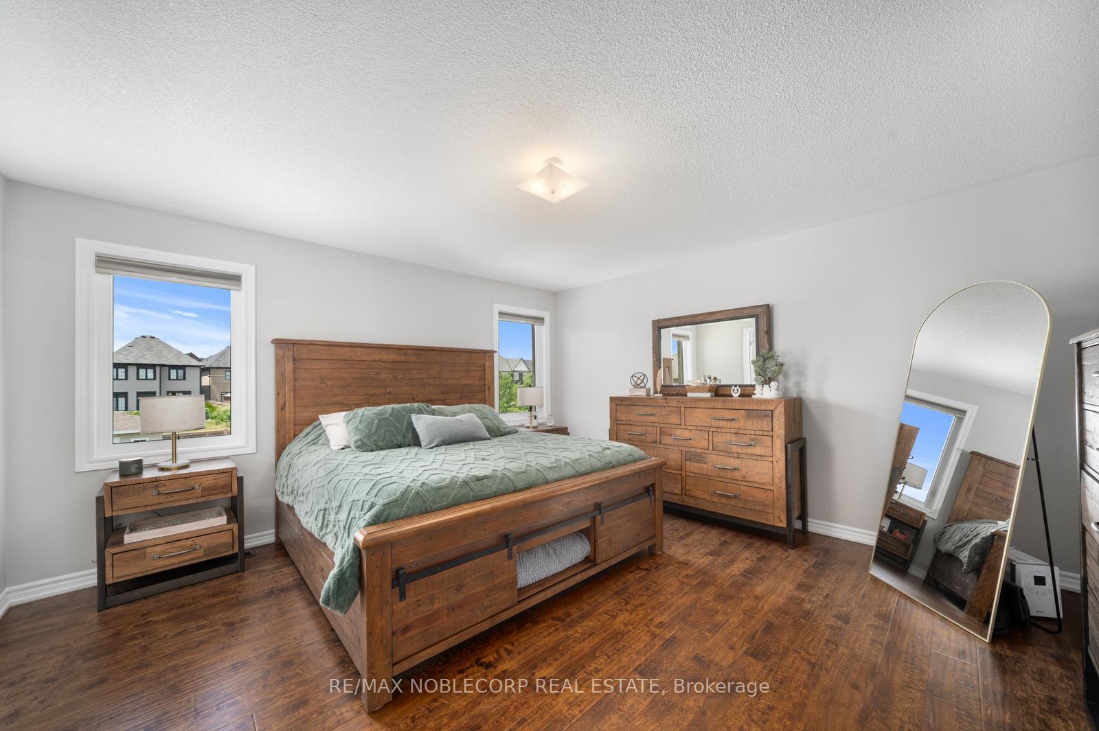 Photo 22 of 215 Strachan Trail, New Tecumseth, Beeton — HOMEH