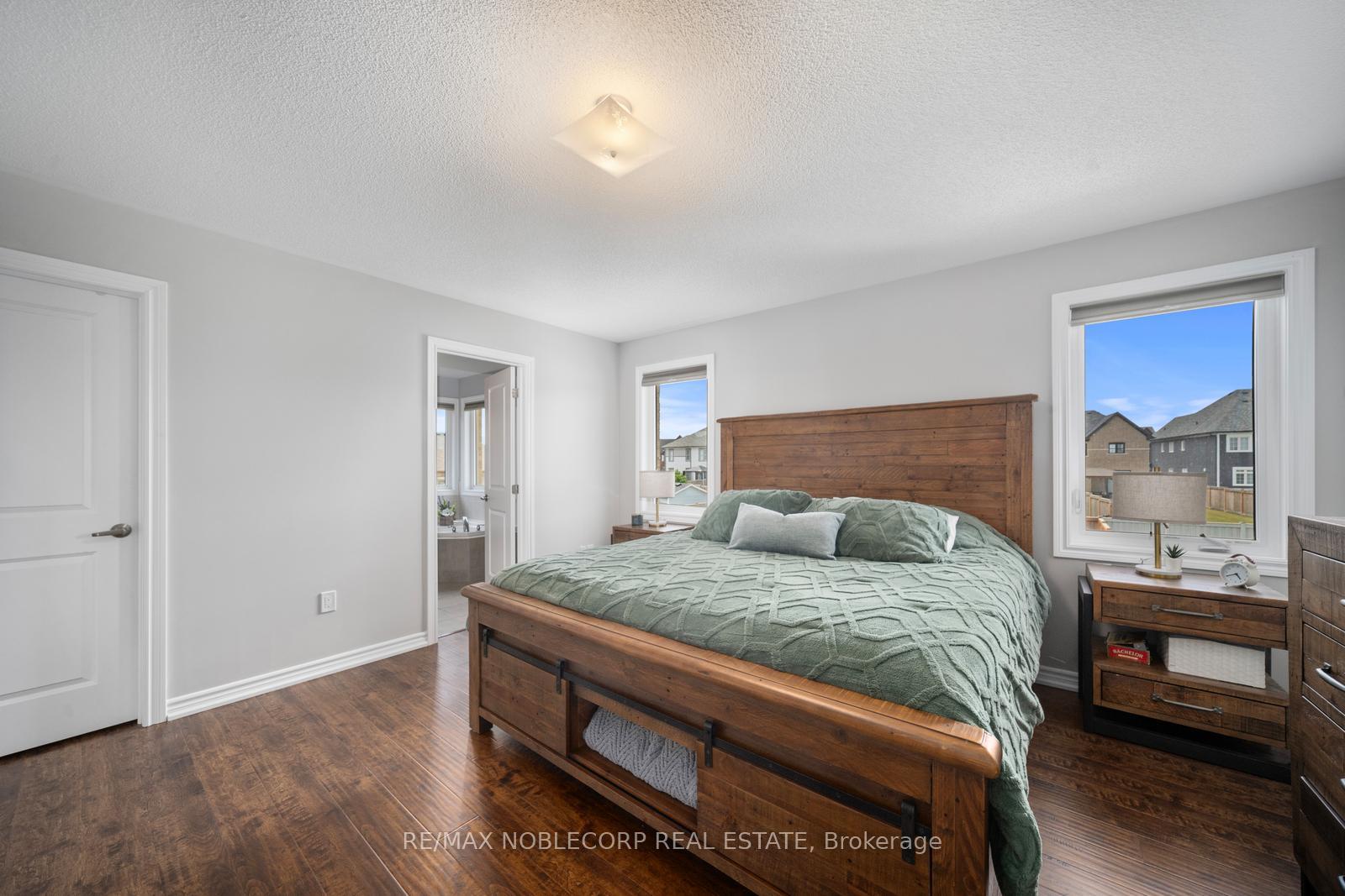 Photo 23 of 215 Strachan Trail, New Tecumseth, Beeton — HOMEH