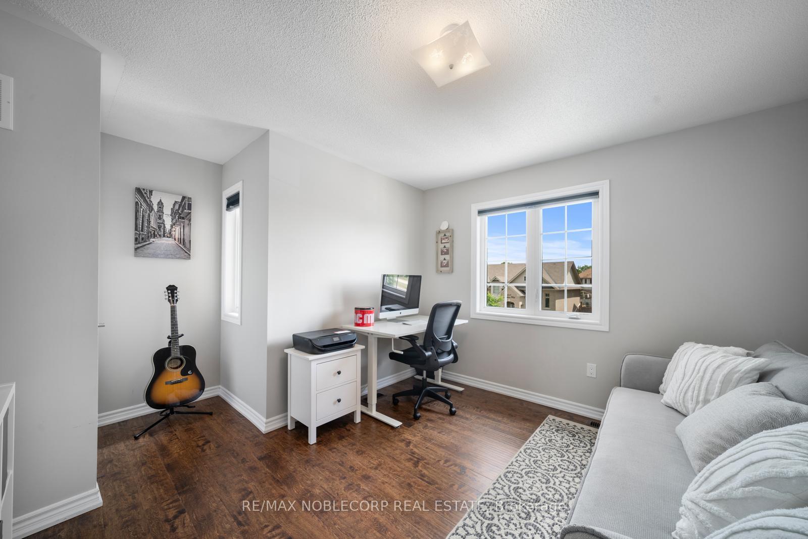 Photo 26 of 215 Strachan Trail, New Tecumseth, Beeton — HOMEH