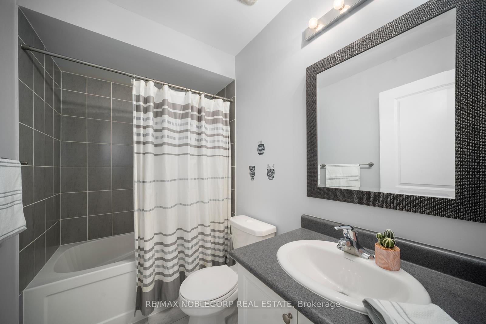 Photo 29 of 215 Strachan Trail, New Tecumseth, Beeton — HOMEH