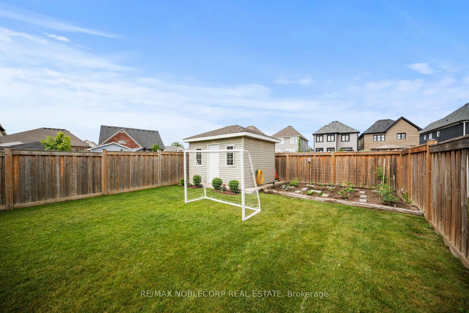 Photo 41 of 215 Strachan Trail, New Tecumseth, Beeton — HOMEH