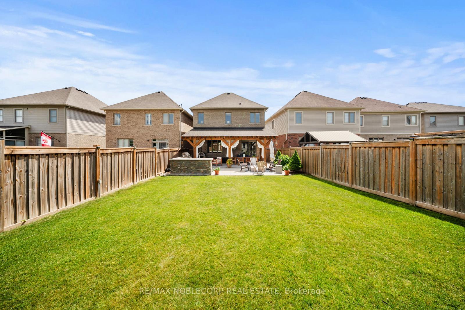 Photo 42 of 215 Strachan Trail, New Tecumseth, Beeton — HOMEH