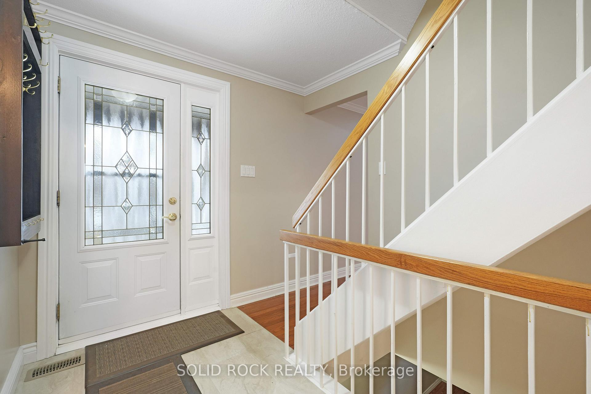 Photo 6 of 386 Vince Drive, Ottawa, Bilberry Creek/Queenswood Heights — HOMEH