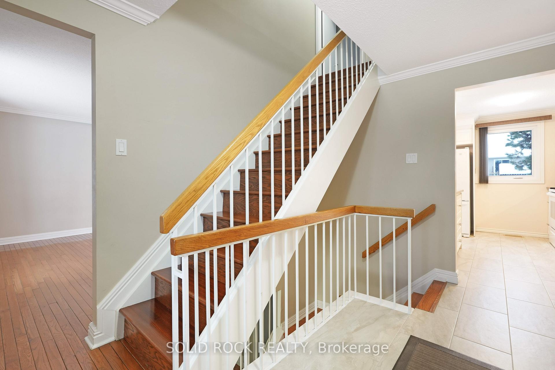 Photo 7 of 386 Vince Drive, Ottawa, Bilberry Creek/Queenswood Heights — HOMEH