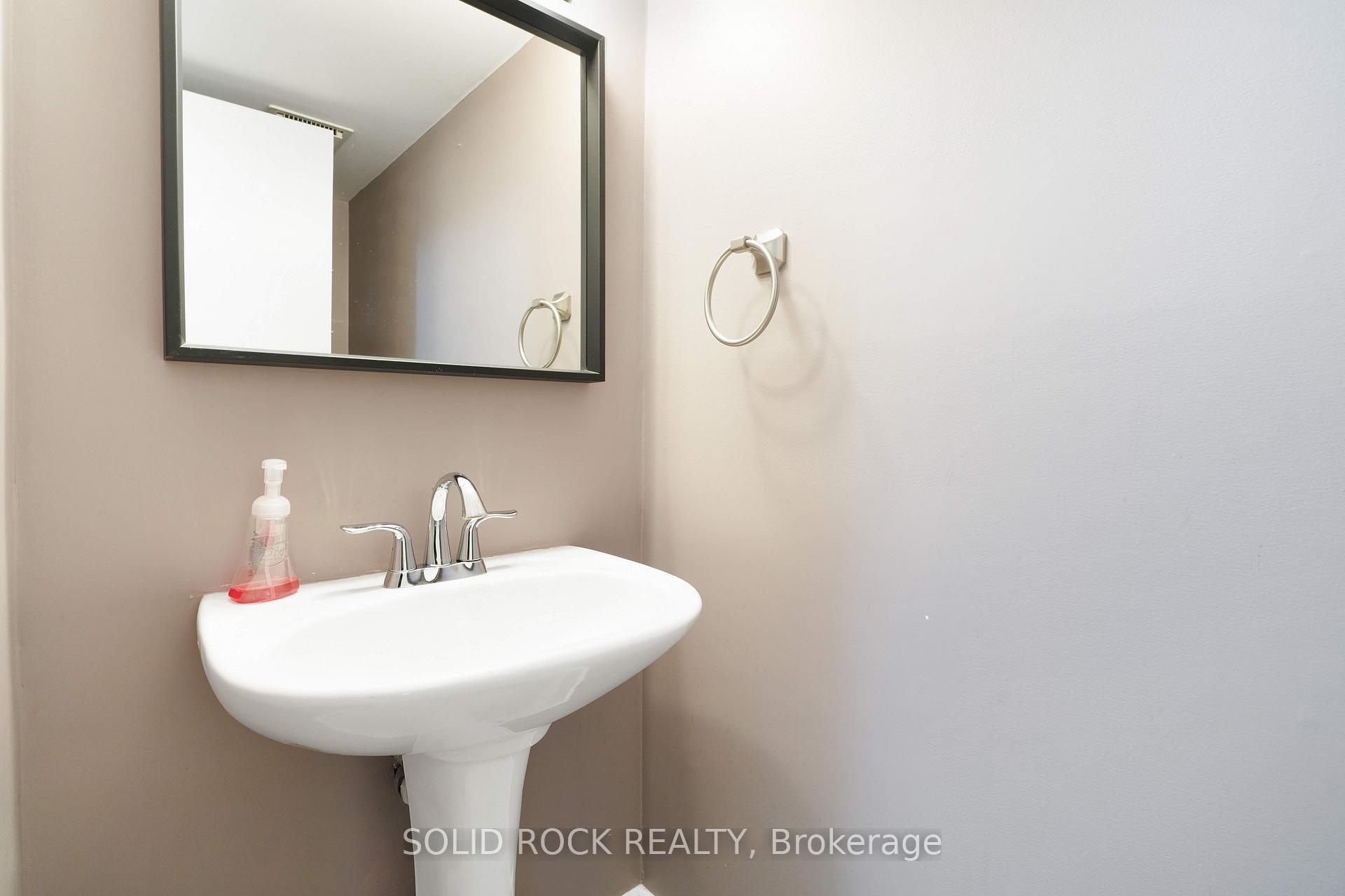 Photo 8 of 386 Vince Drive, Ottawa, Bilberry Creek/Queenswood Heights — HOMEH