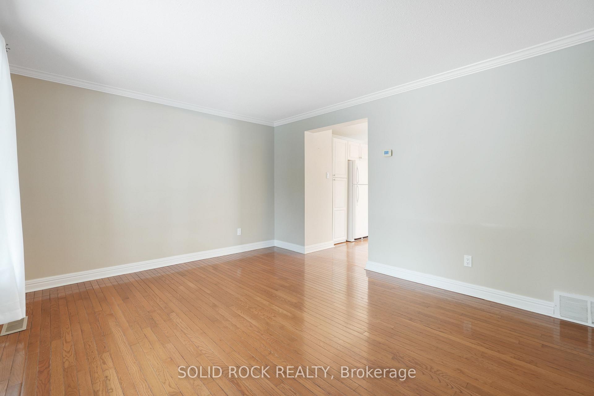 Photo 9 of 386 Vince Drive, Ottawa, Bilberry Creek/Queenswood Heights — HOMEH