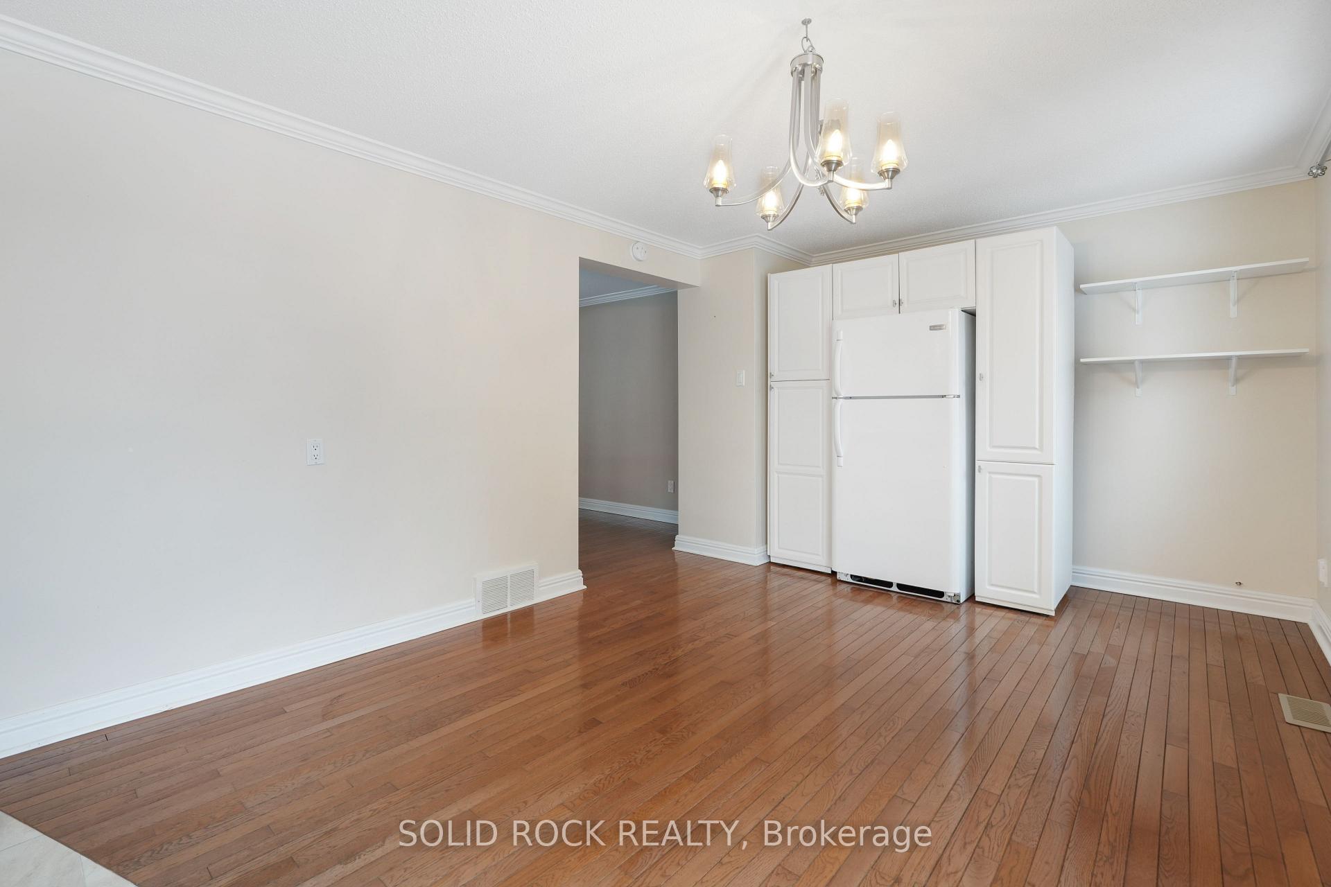 Photo 12 of 386 Vince Drive, Ottawa, Bilberry Creek/Queenswood Heights — HOMEH