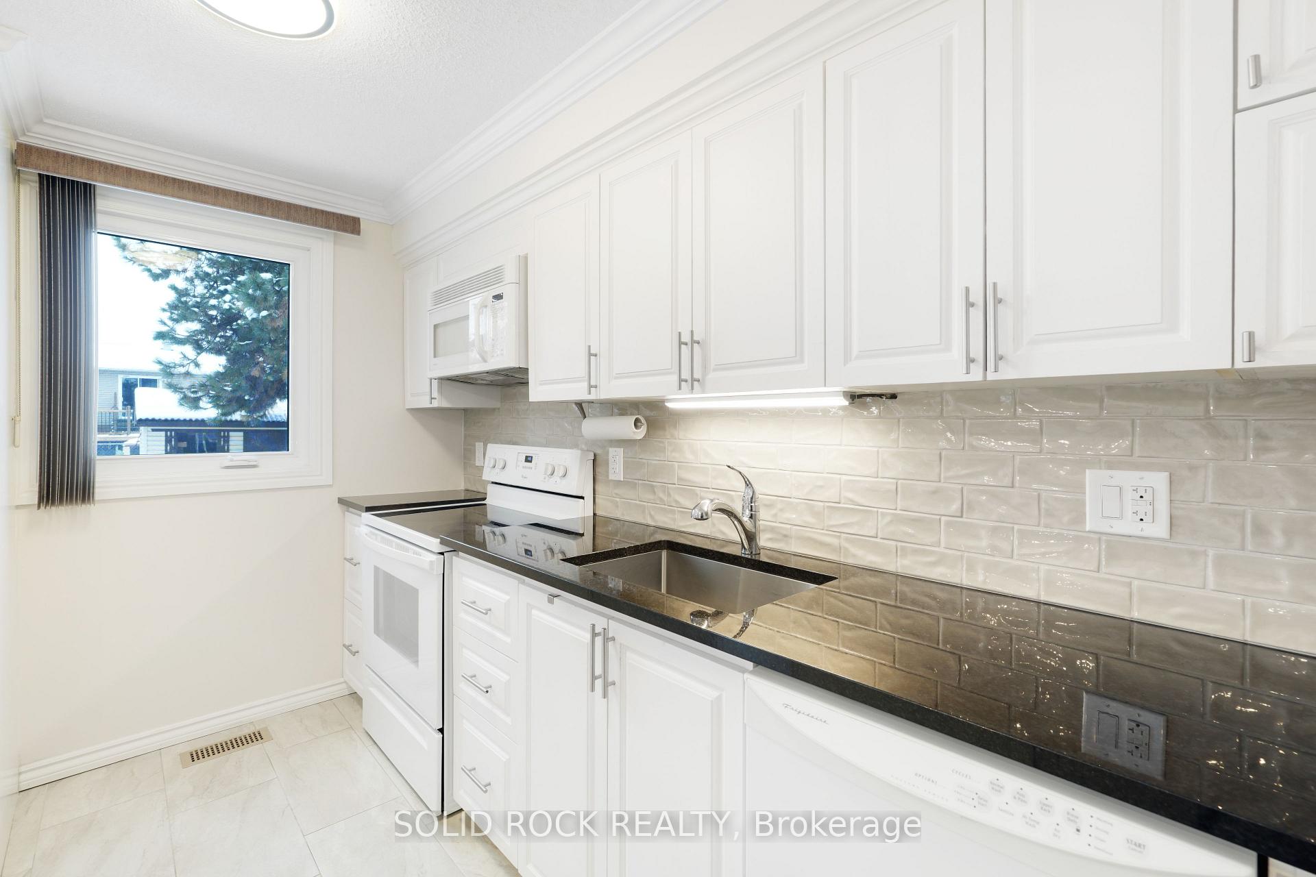 Photo 16 of 386 Vince Drive, Ottawa, Bilberry Creek/Queenswood Heights — HOMEH