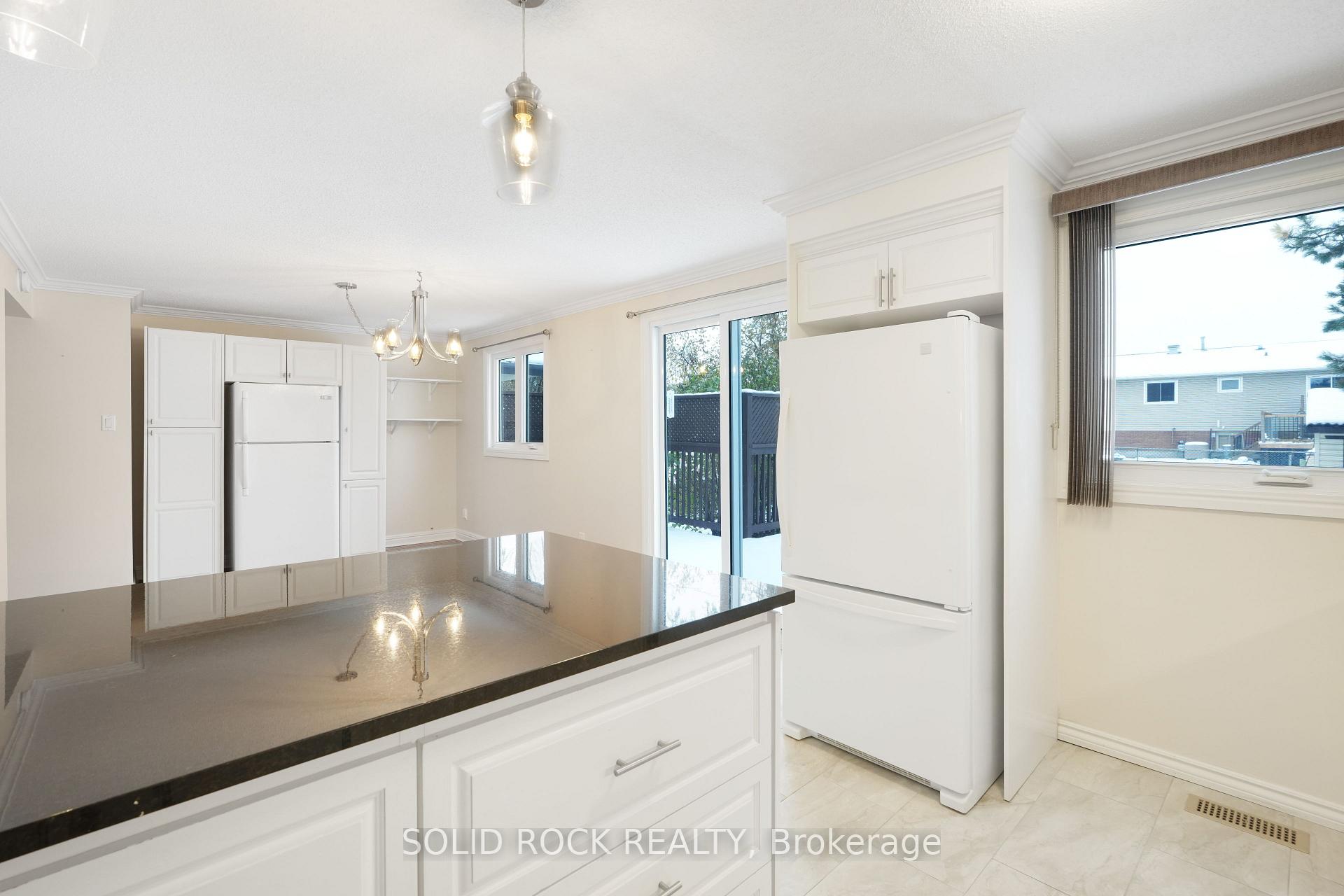Photo 17 of 386 Vince Drive, Ottawa, Bilberry Creek/Queenswood Heights — HOMEH